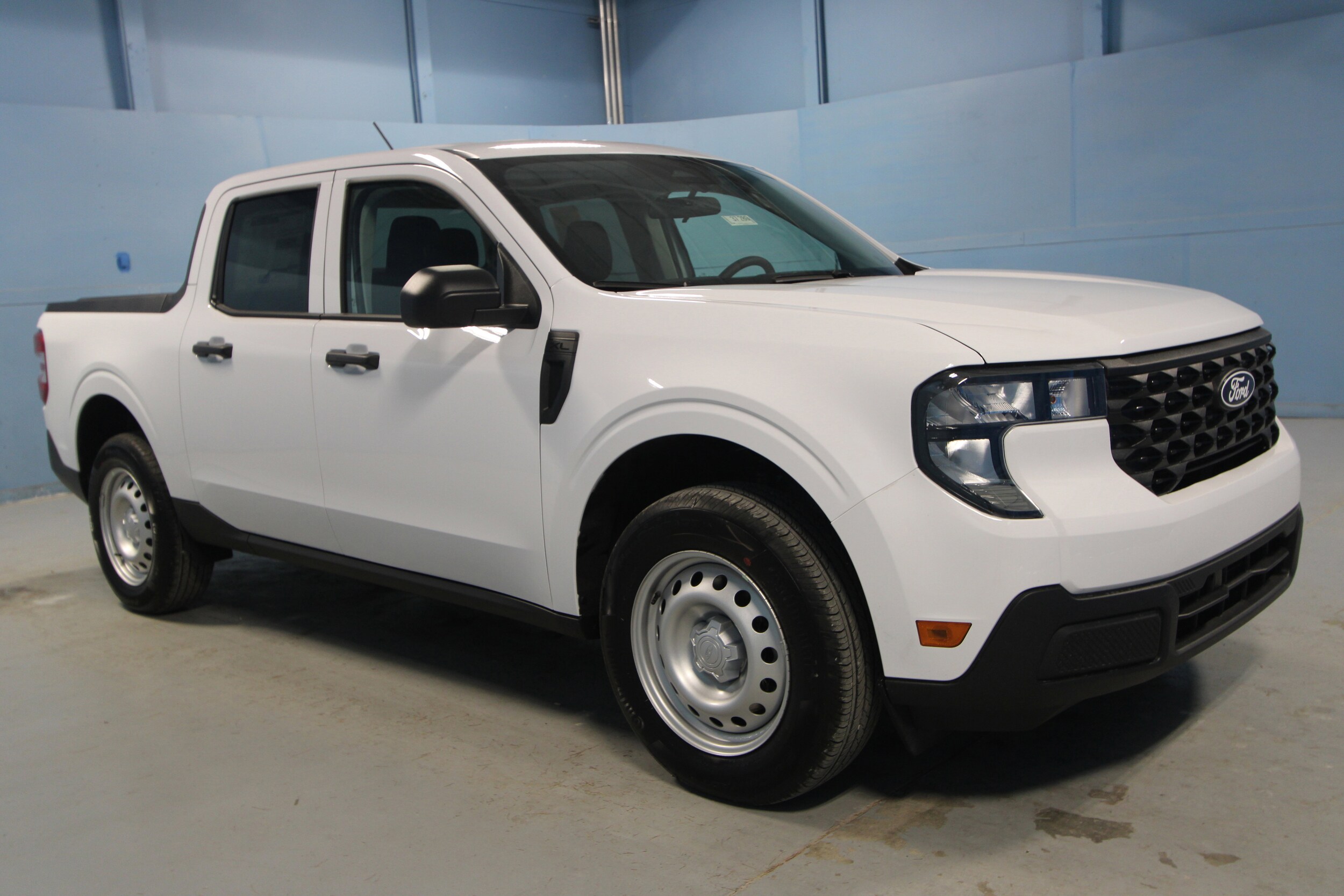 2025 Ford Maverick XL photo 2