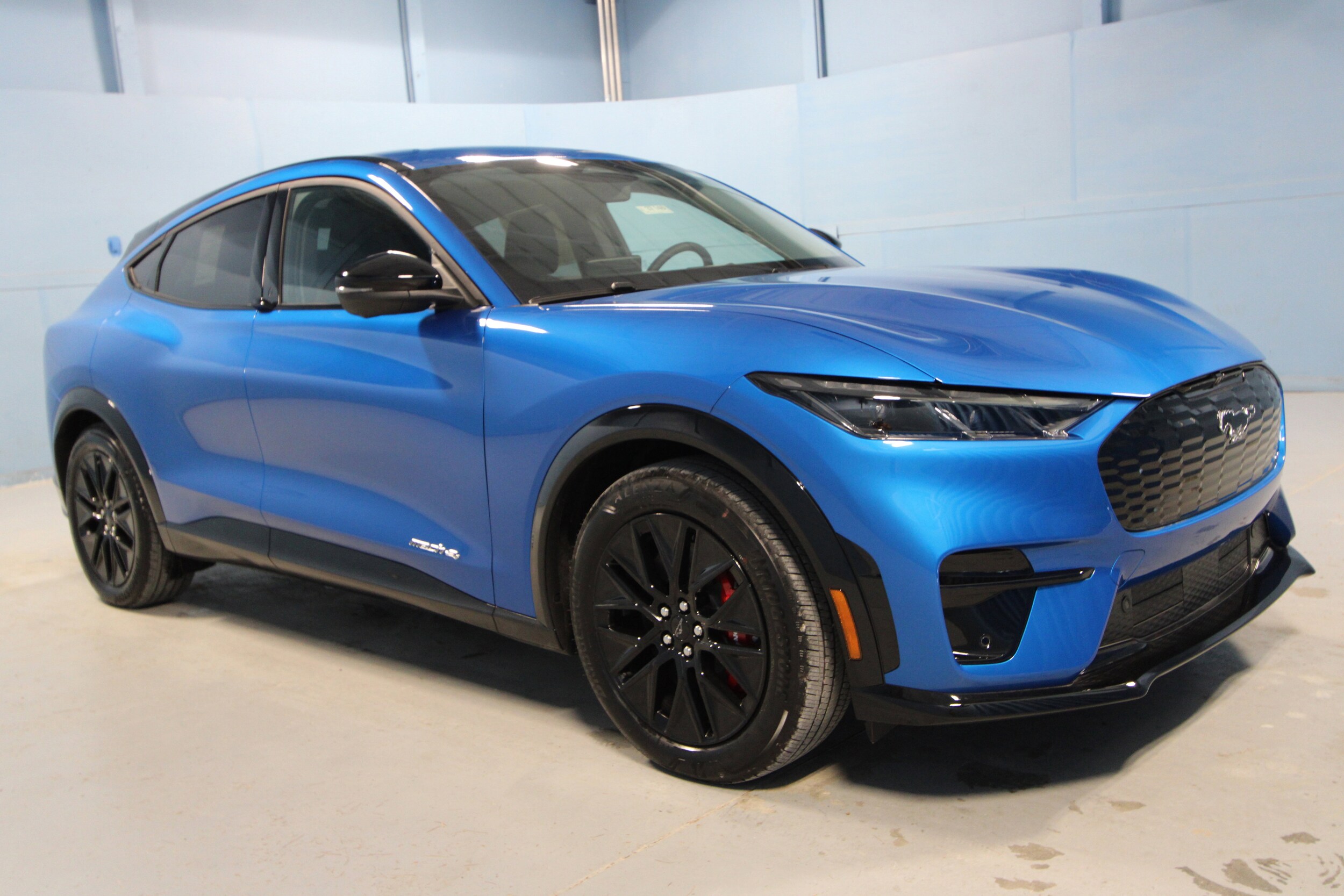 2025 Ford Mustang Mach-E Premium photo 2