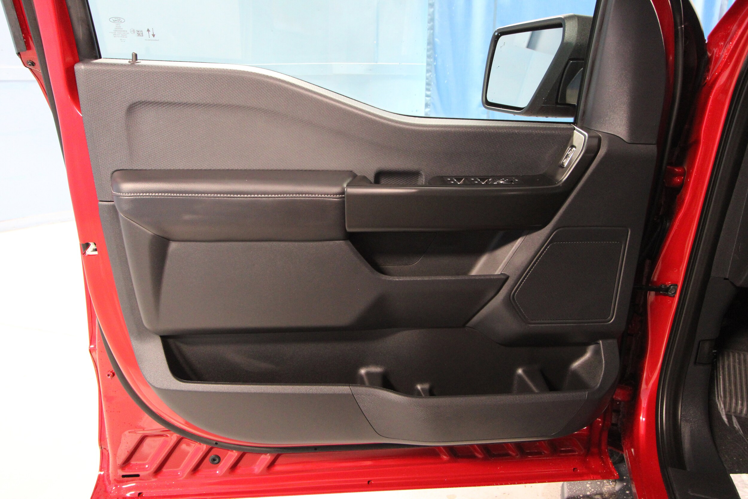 2025 Ford F-150 STX photo 4