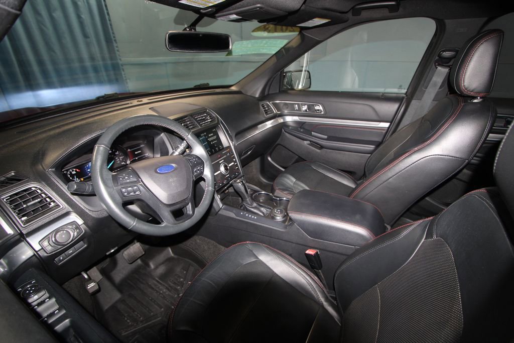 2018 Ford Explorer Sport photo 2