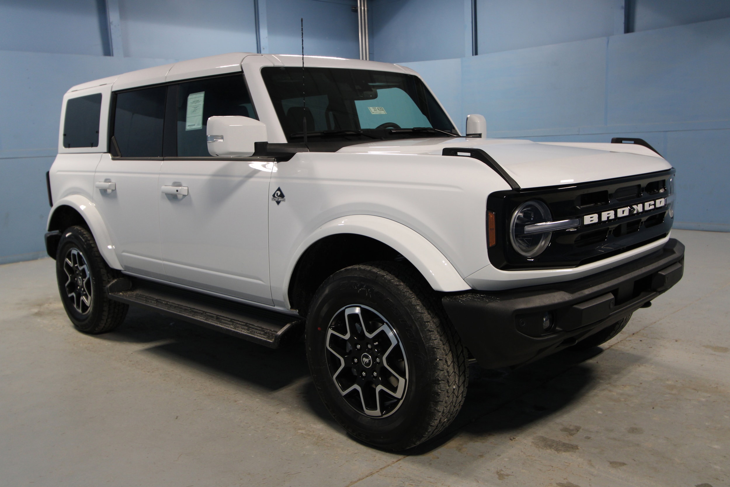 2025 Ford Bronco 4-Door Outer Banks's photo