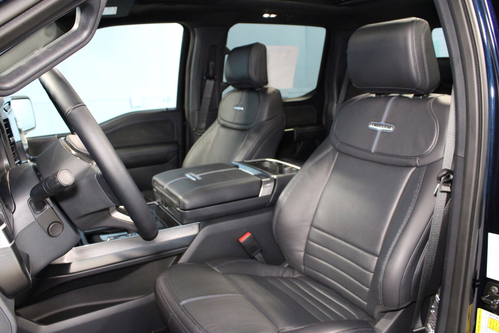 2025 Ford F-150 Platinum photo 3