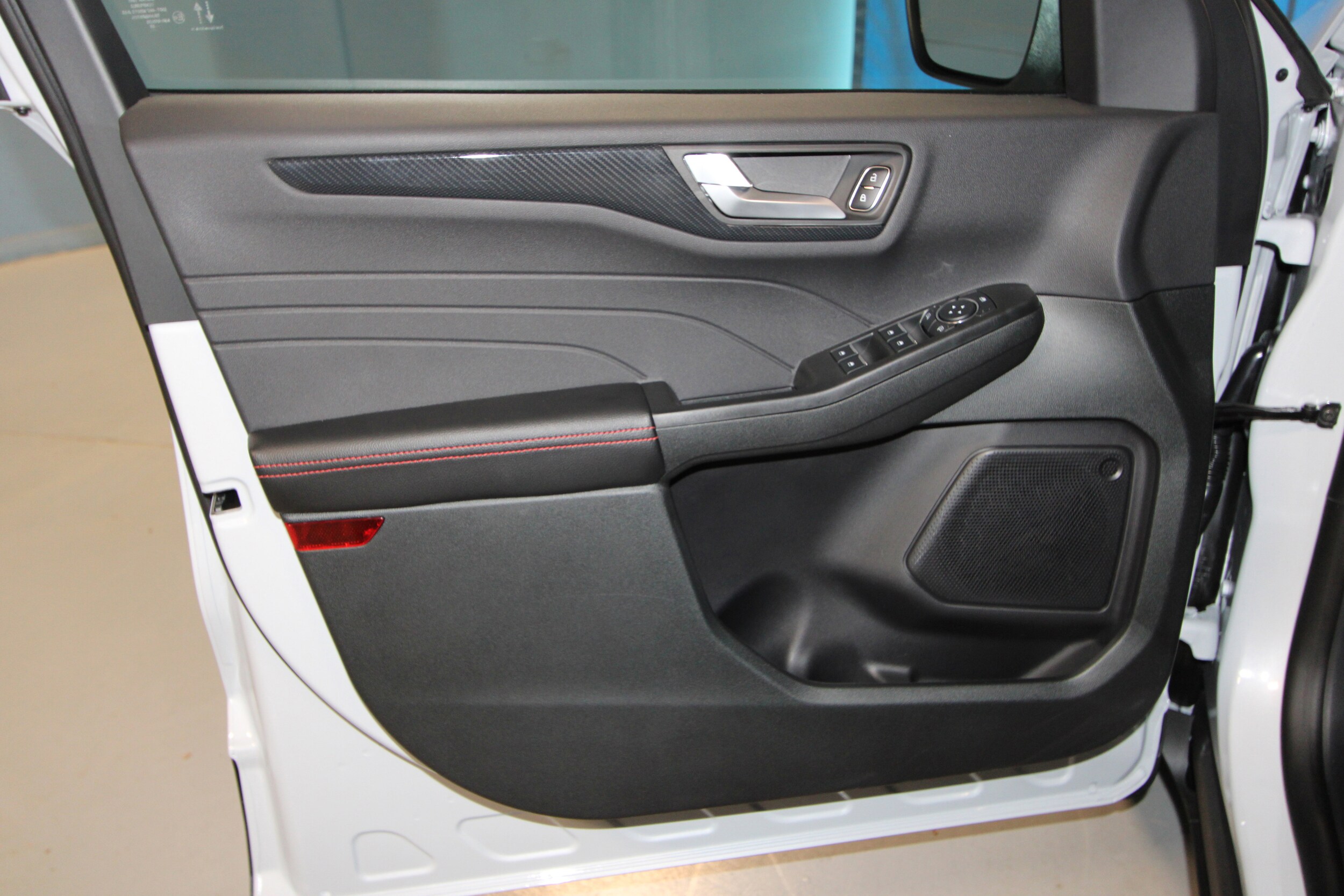 2025 Ford Escape ST-Line photo 4