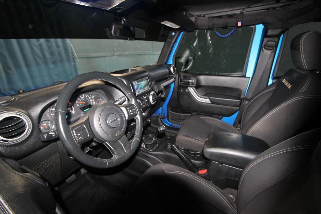 2016 Jeep Wrangler Unlimited Sahara photo 2