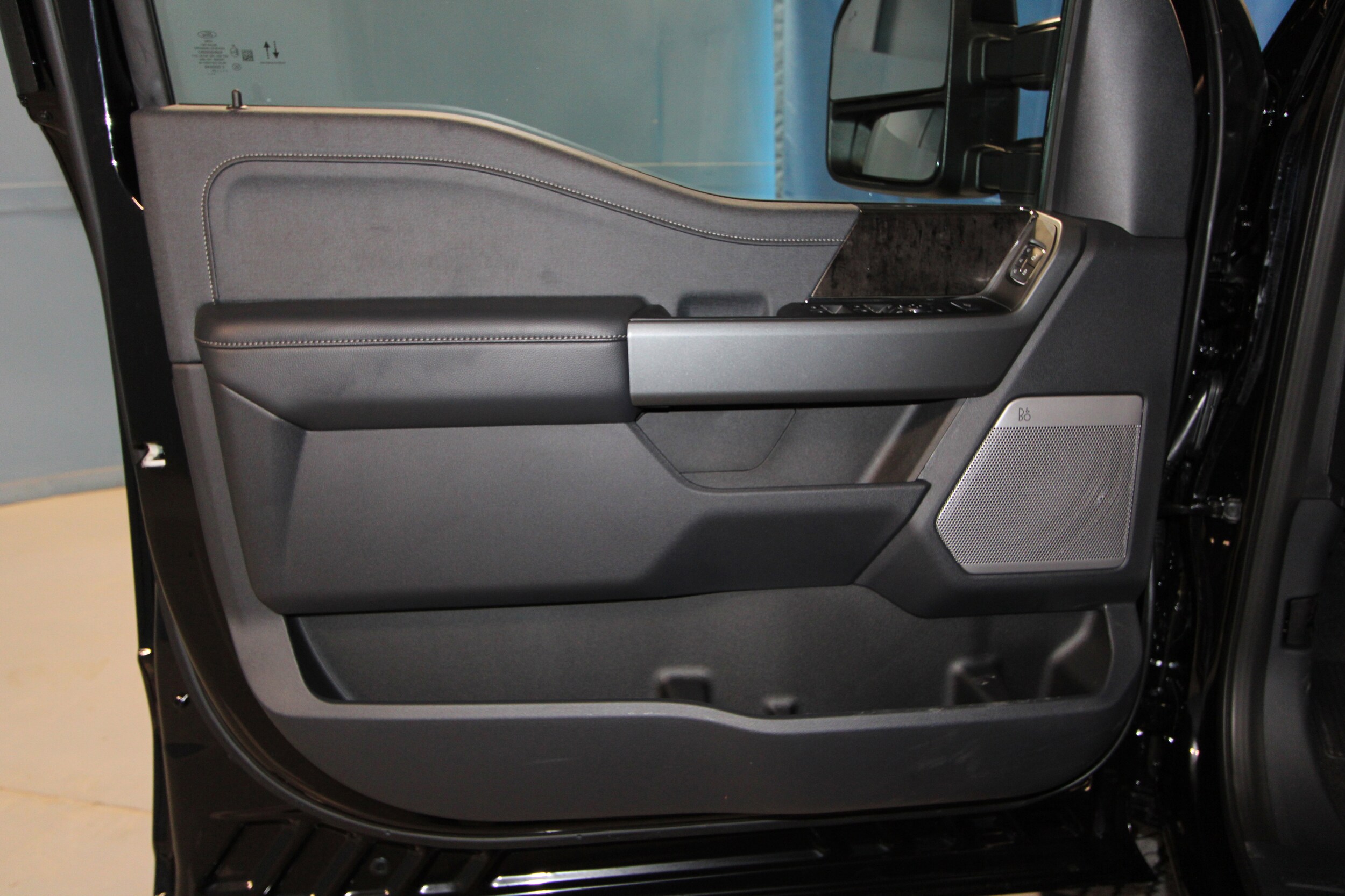 2025 Ford F-250 Lariat photo 4