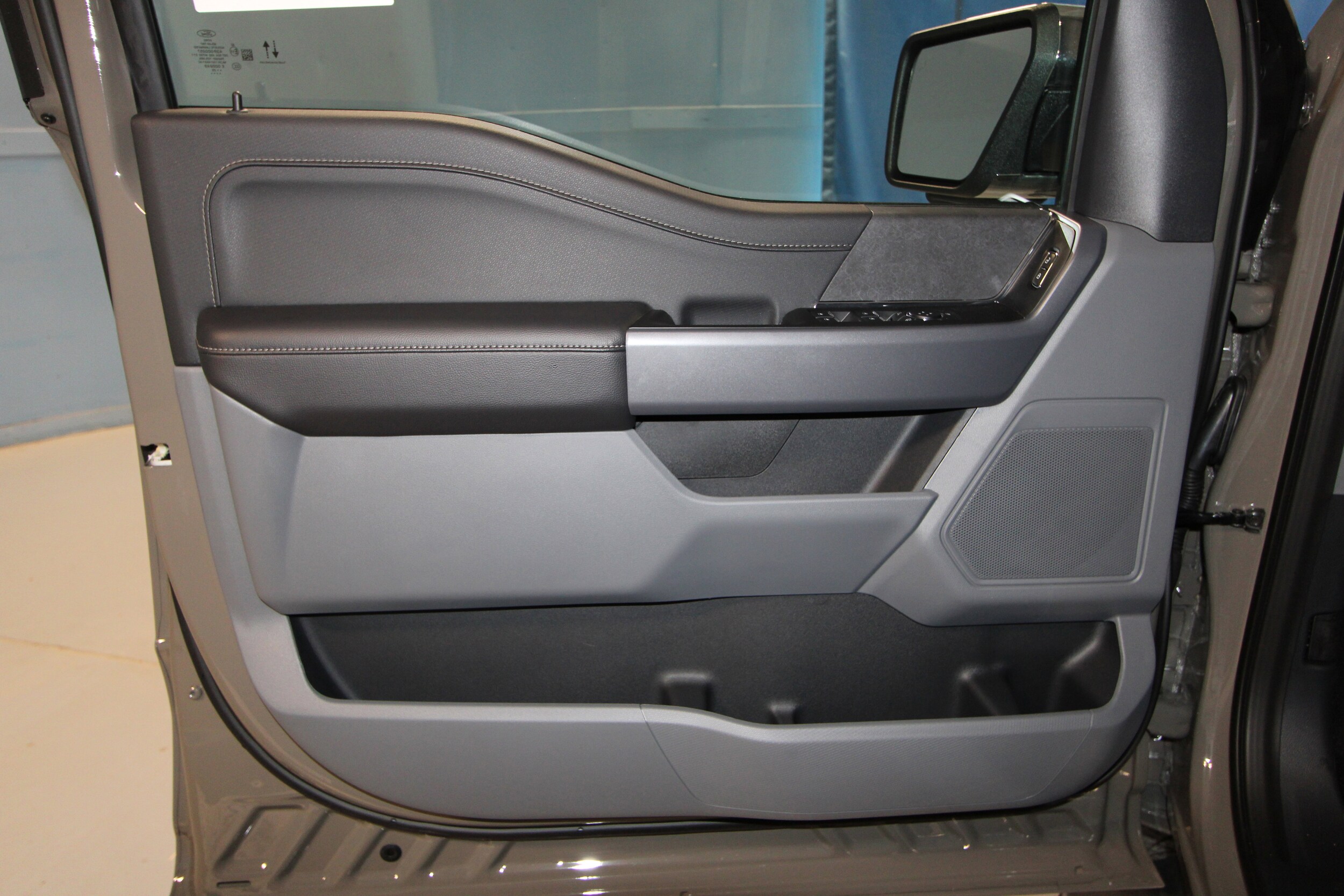 2025 Ford F-150 XLT photo 4