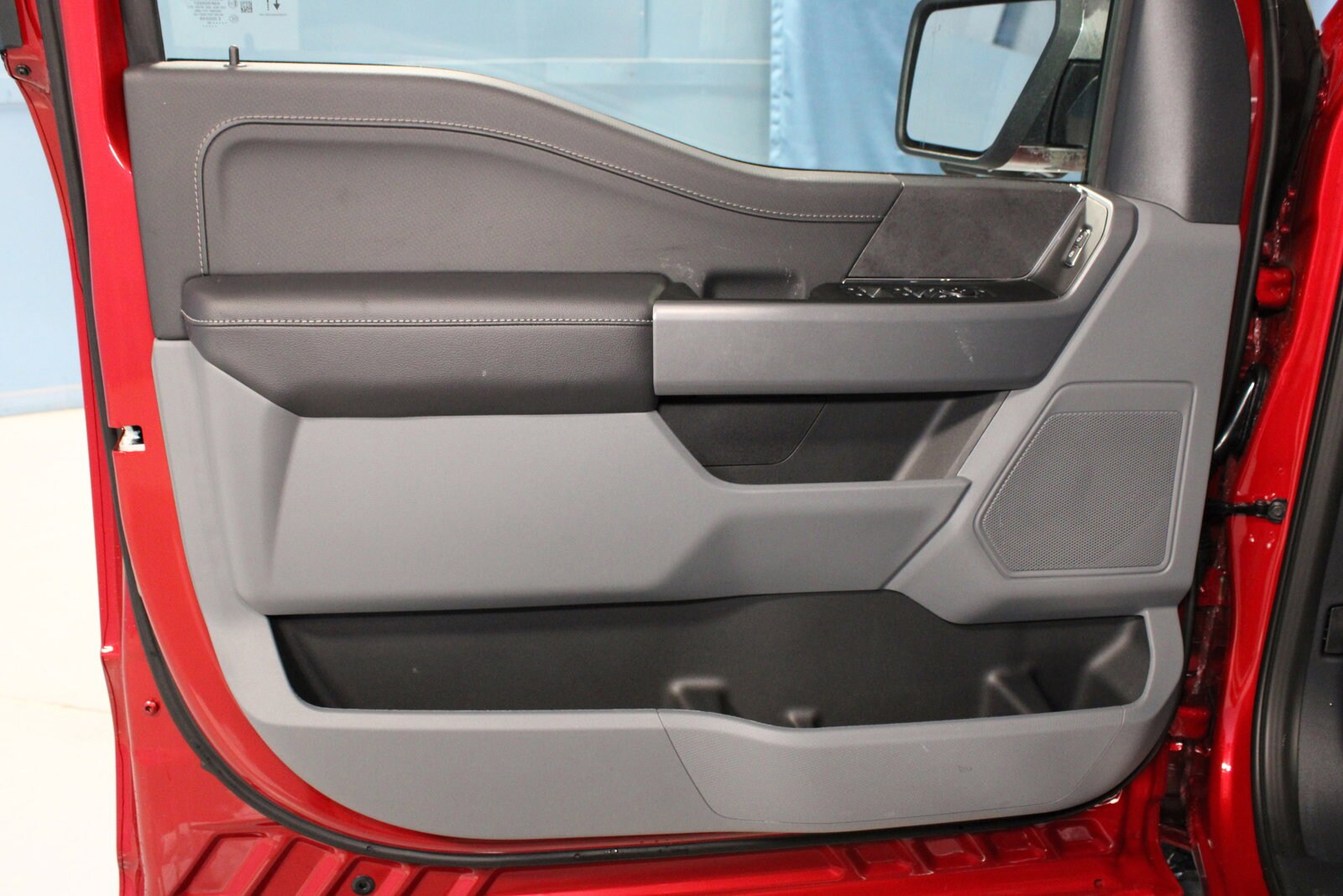 2025 Ford F-150 XLT photo 4