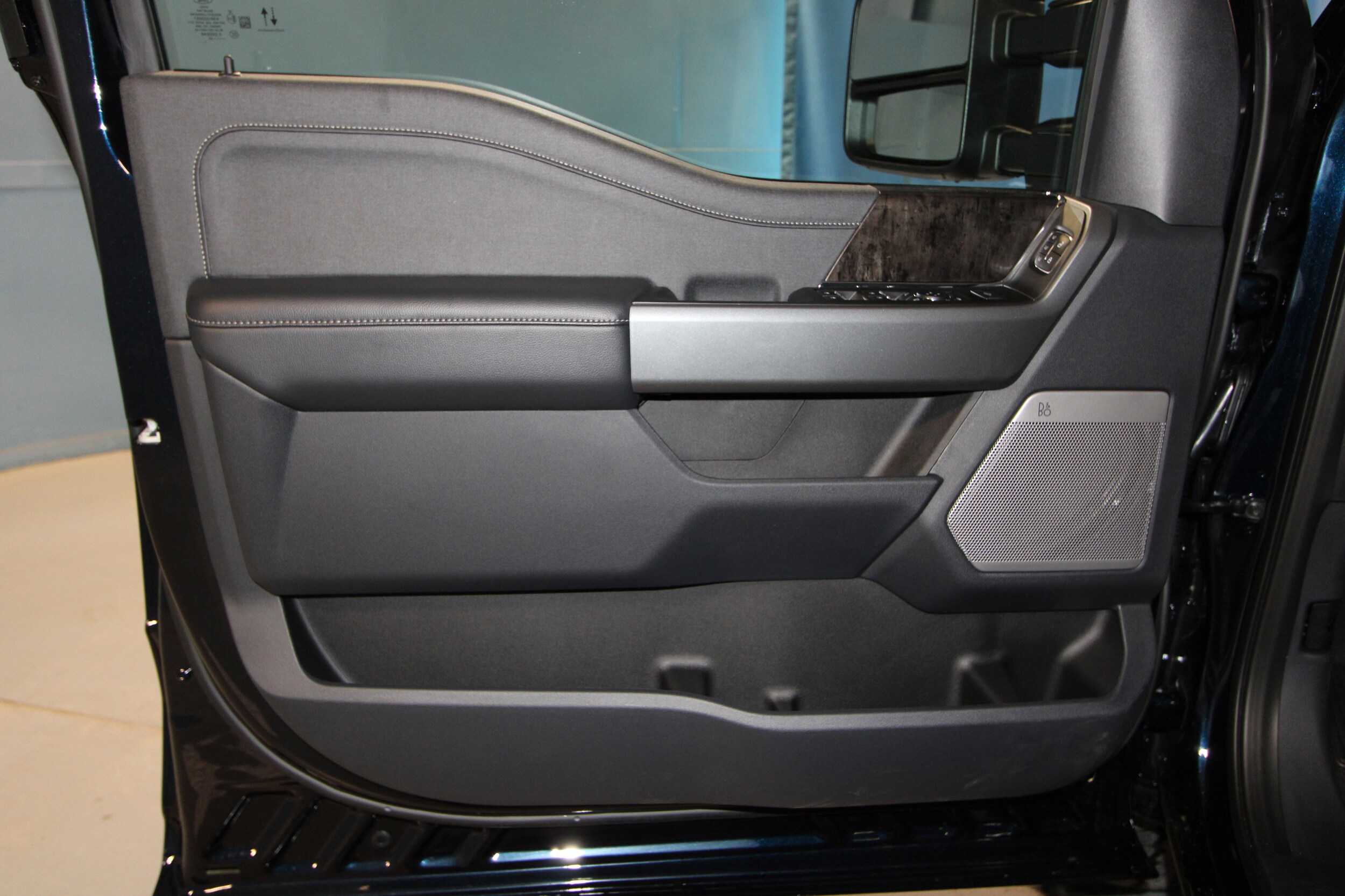 2025 Ford F-350 Lariat photo 4