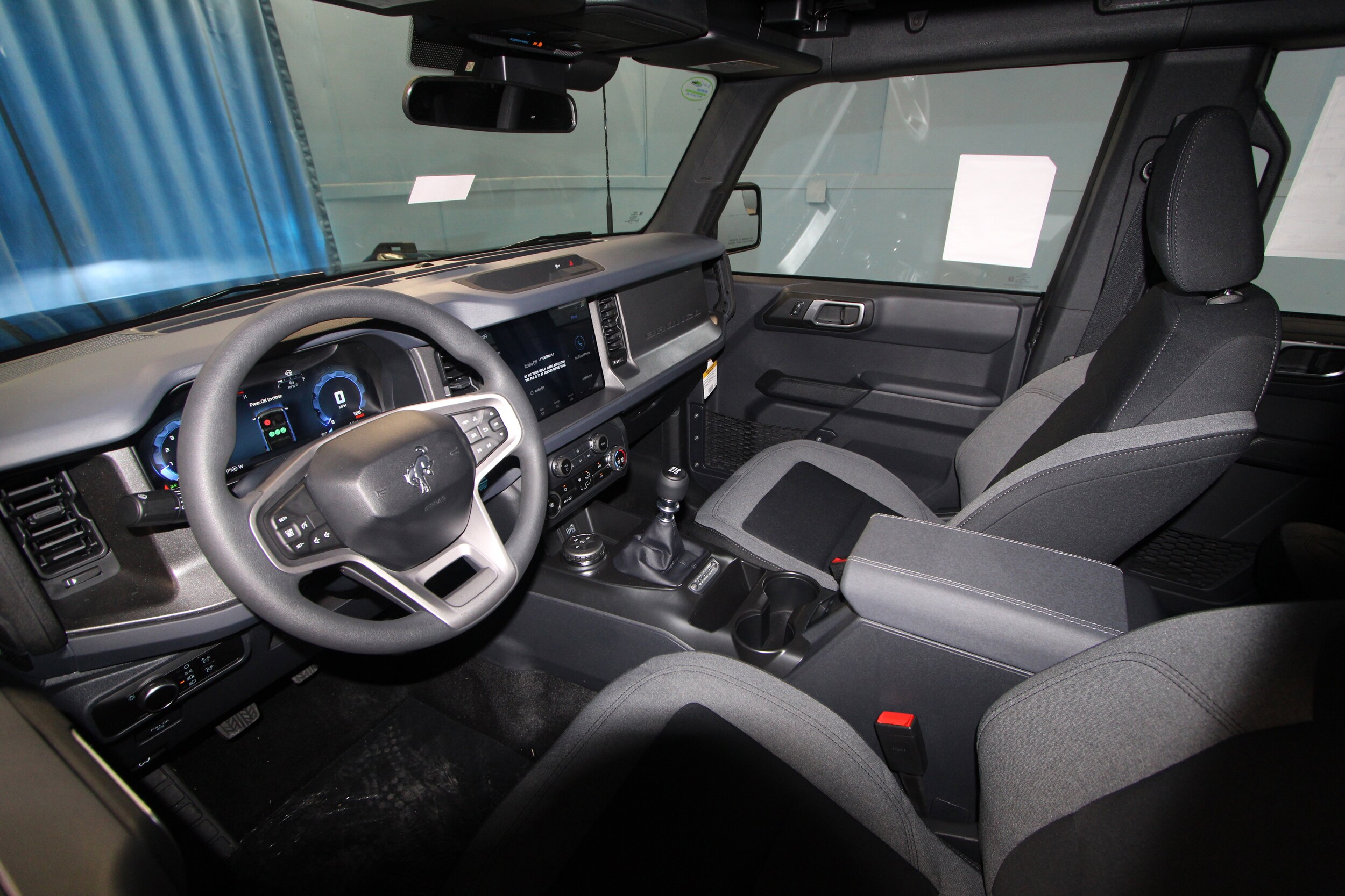 2025 Ford Bronco Base photo 3