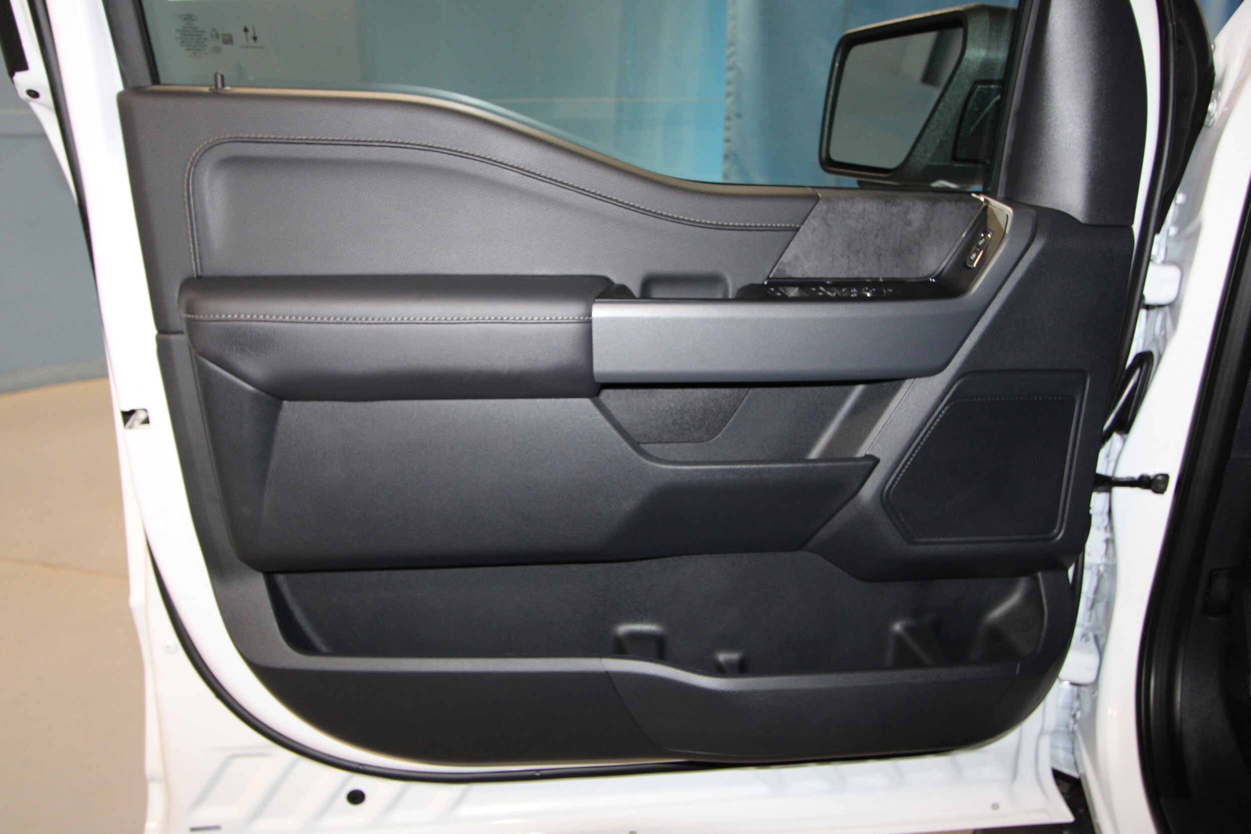 2025 Ford F-150 XLT photo 4