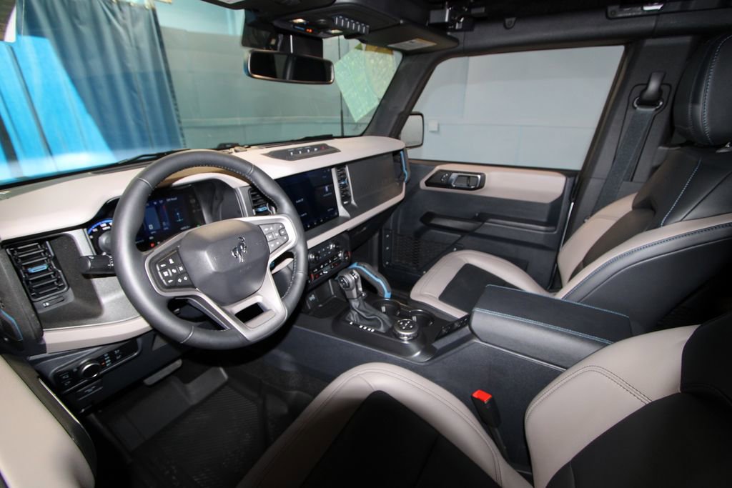 2024 Ford Bronco Wildtrak photo 2