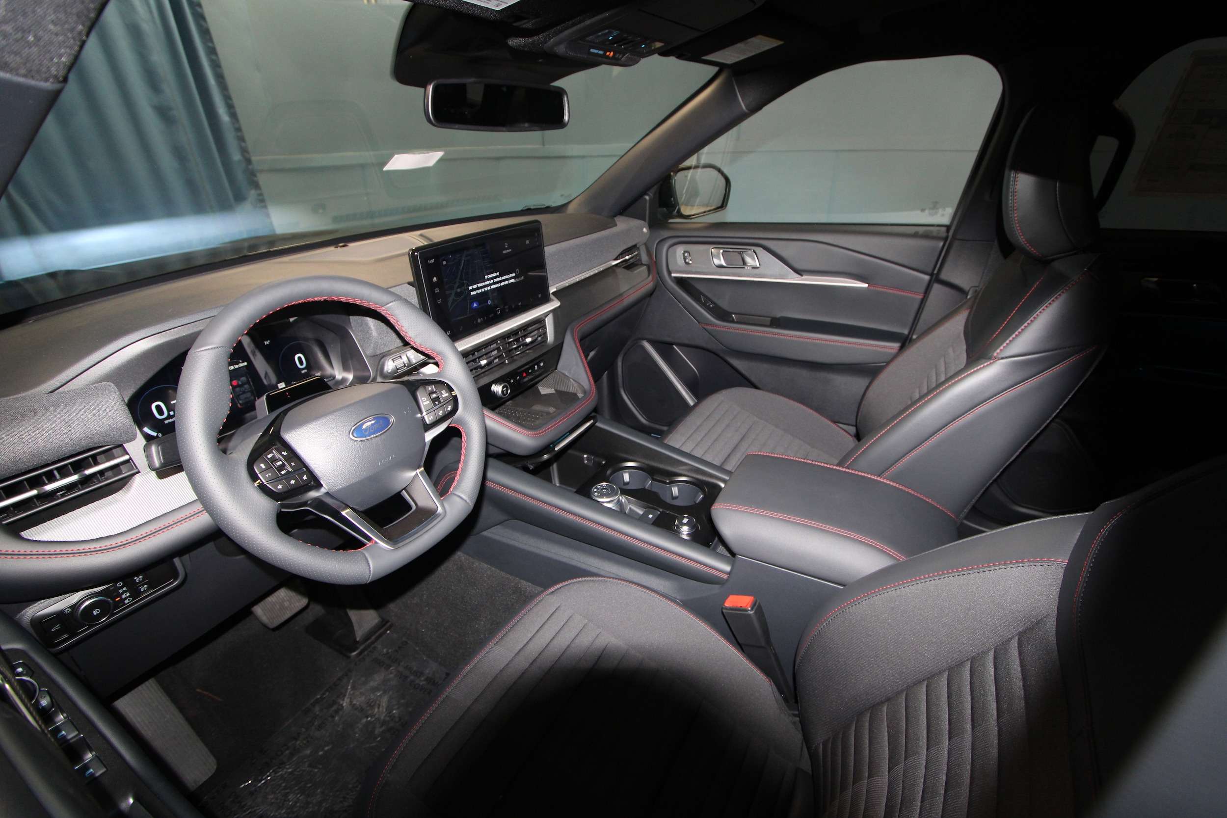 2025 Ford Explorer ST-Line photo 2