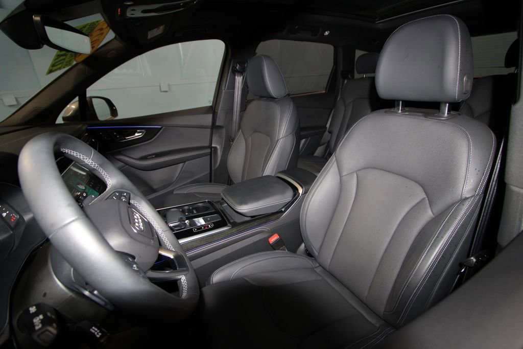 2025 Audi Q7 55 Prestige photo 2