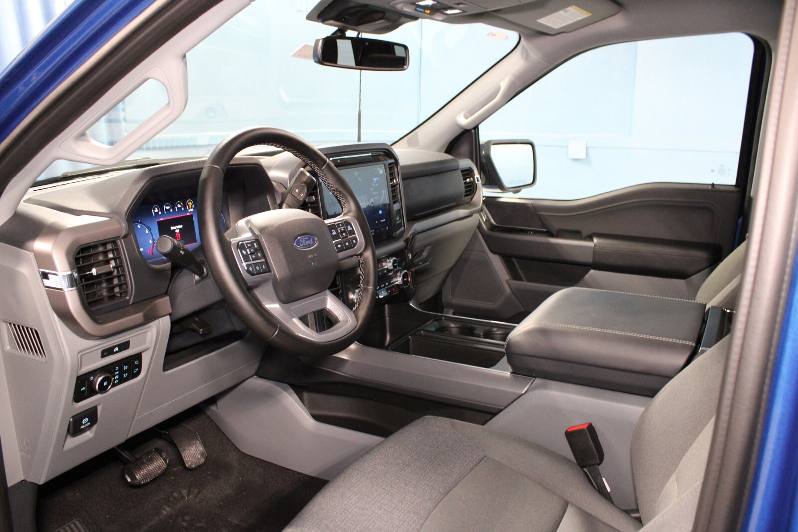 2025 Ford F-150 XLT photo 2