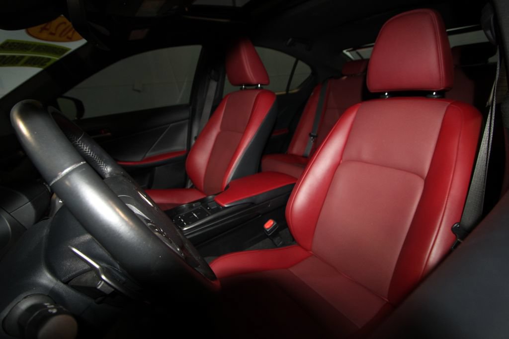 2024 Lexus IS 300 - Photo 4