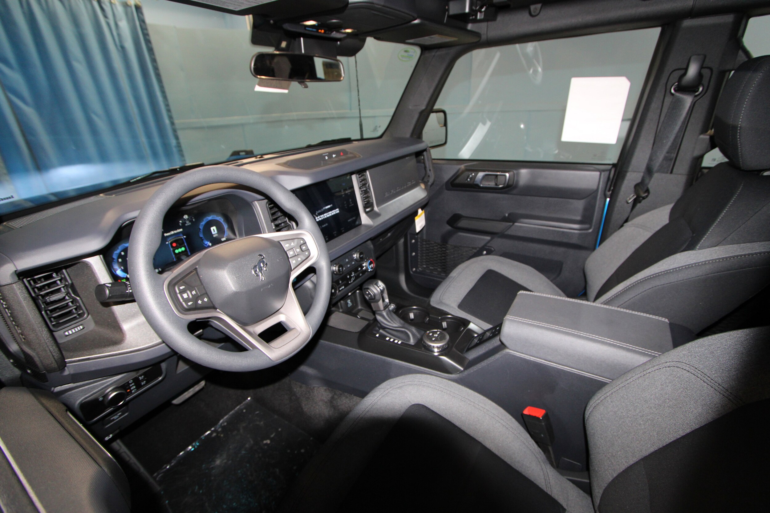 2025 Ford Bronco Base photo 2