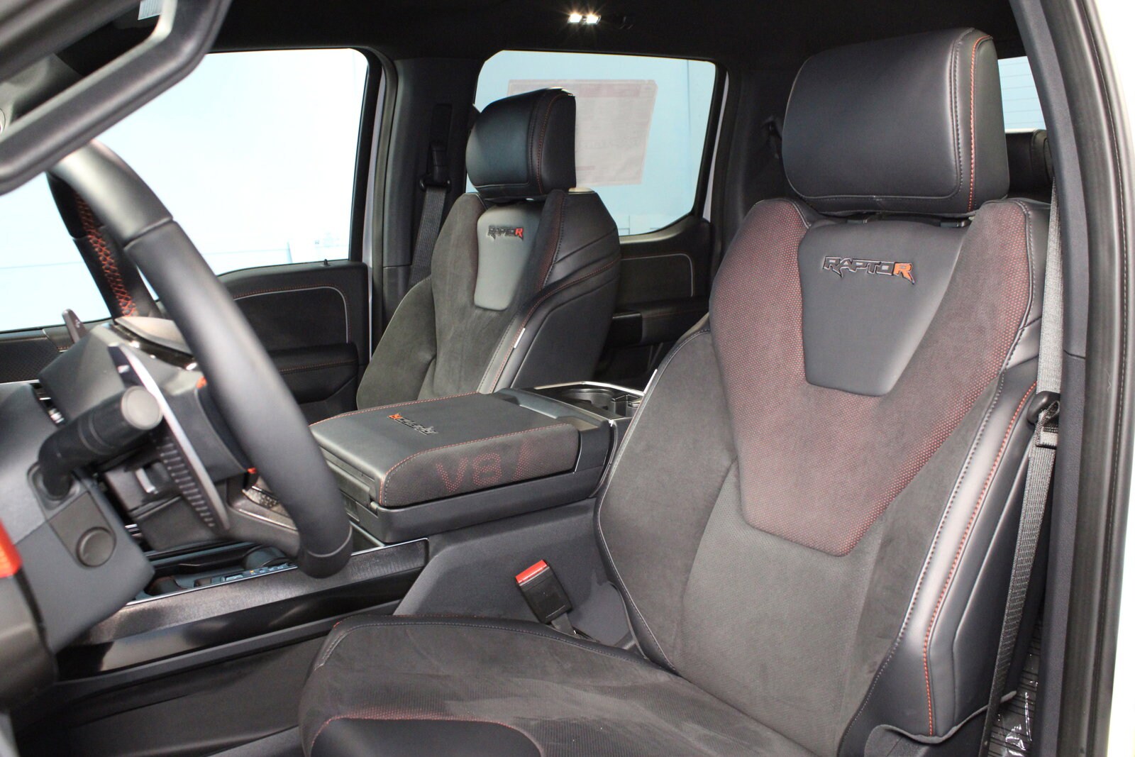 2025 Ford F-150 Raptor photo 2