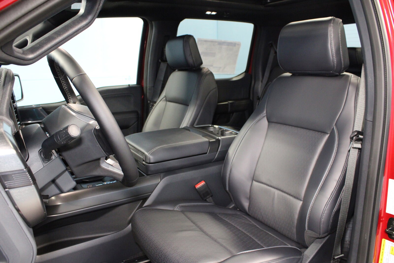 2025 Ford F-150 Lariat photo 3
