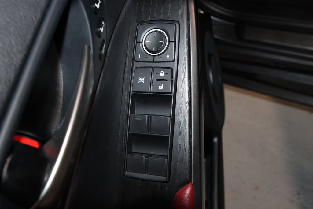 2024 Lexus IS 300 - Photo 6