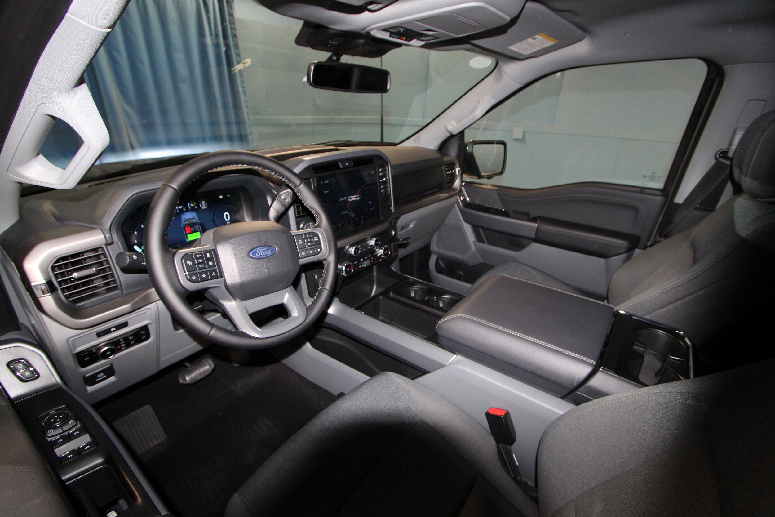 2025 Ford F-150 XLT photo 2