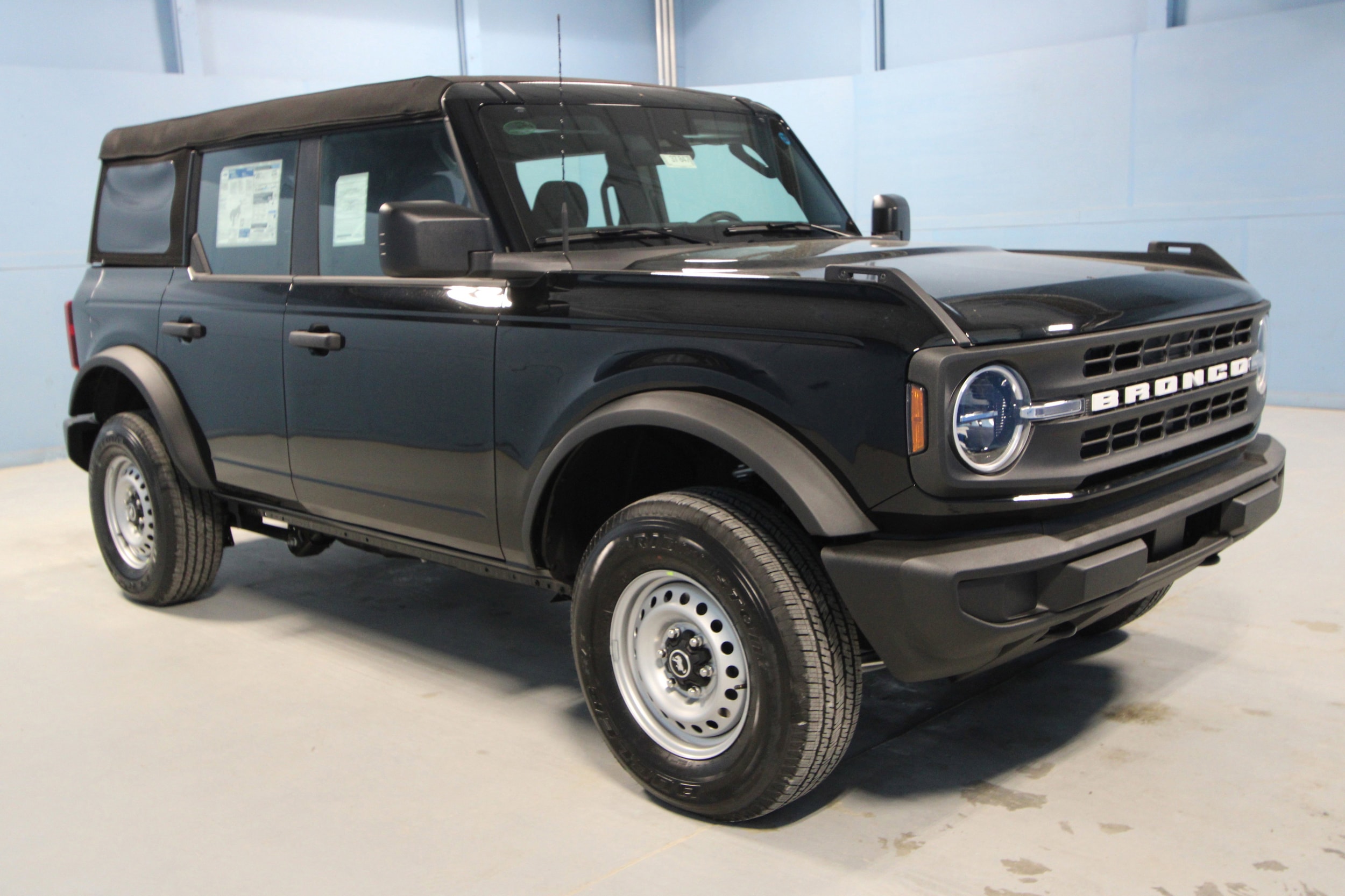 2026 Ford Bronco Base 4x4's photo
