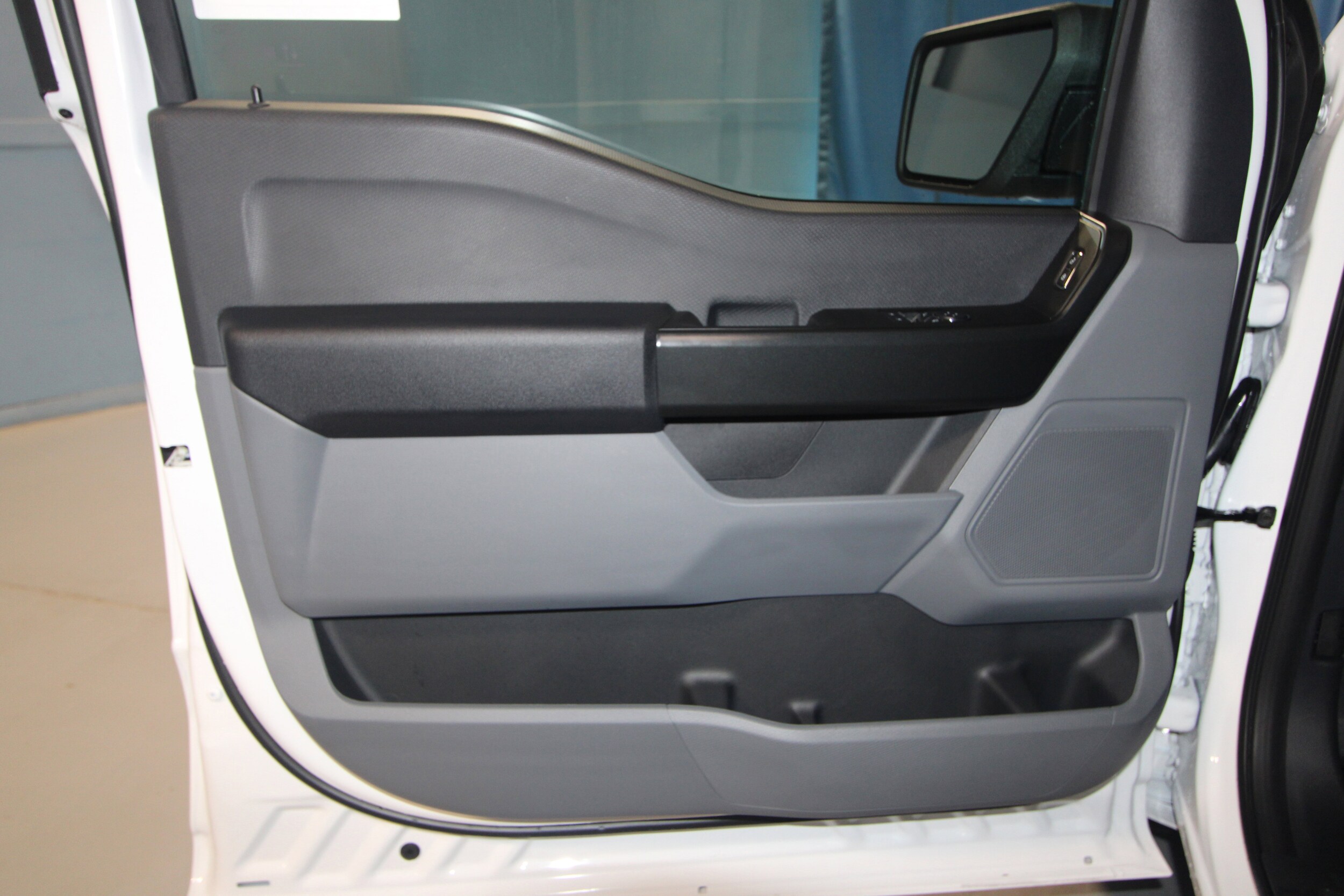 2025 Ford F-150 XL photo 4