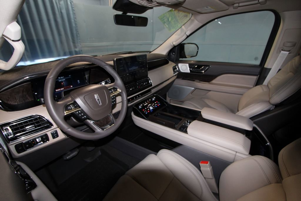 2024 Lincoln Navigator Reserve photo 2