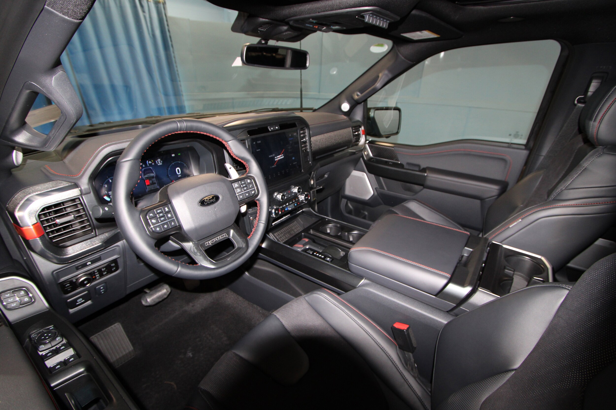 2025 Ford F-150 Raptor photo 2