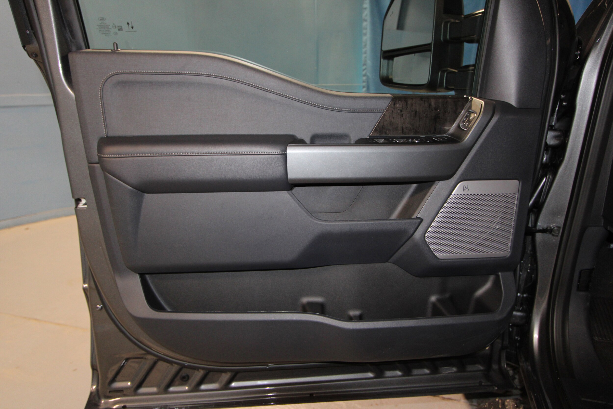 2025 Ford F-350 Lariat photo 4