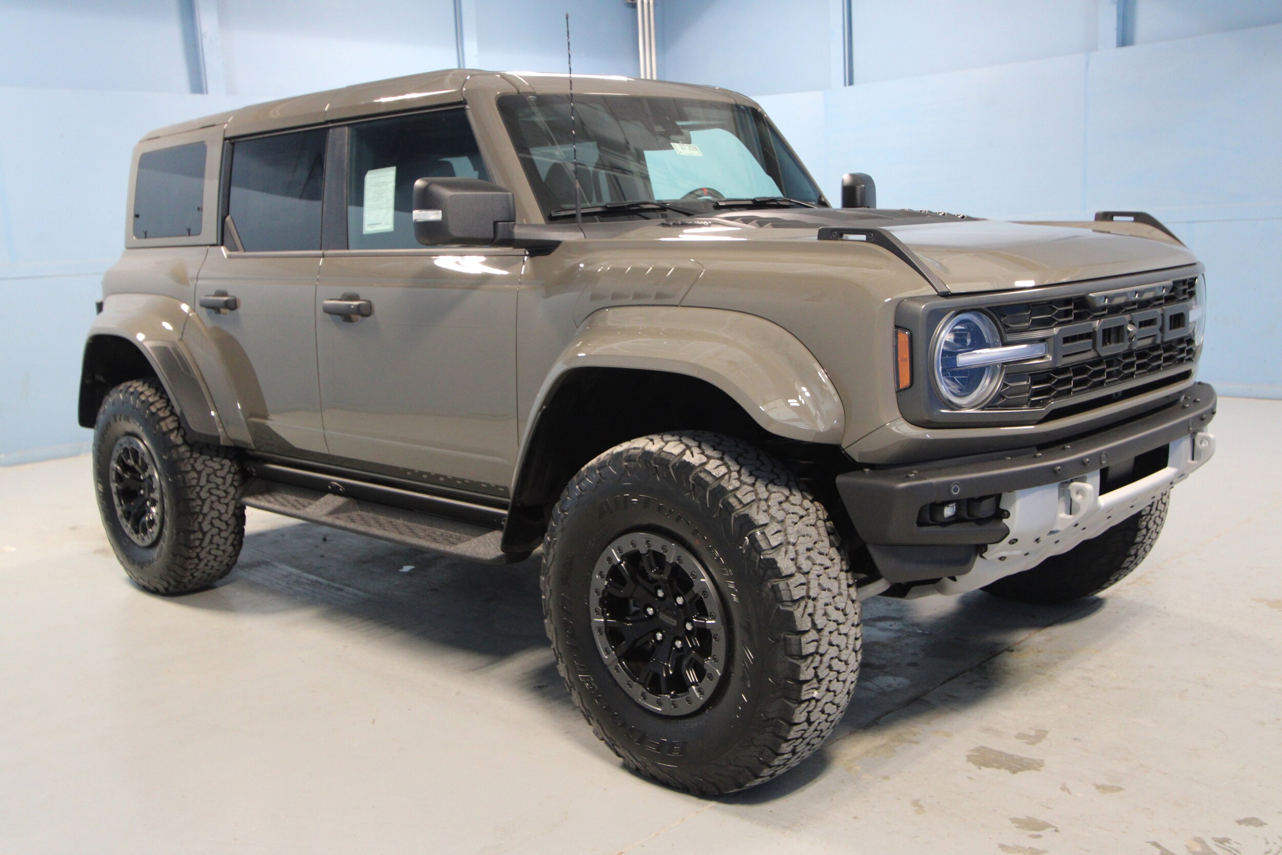 2025 Ford Bronco Raptor photo 2