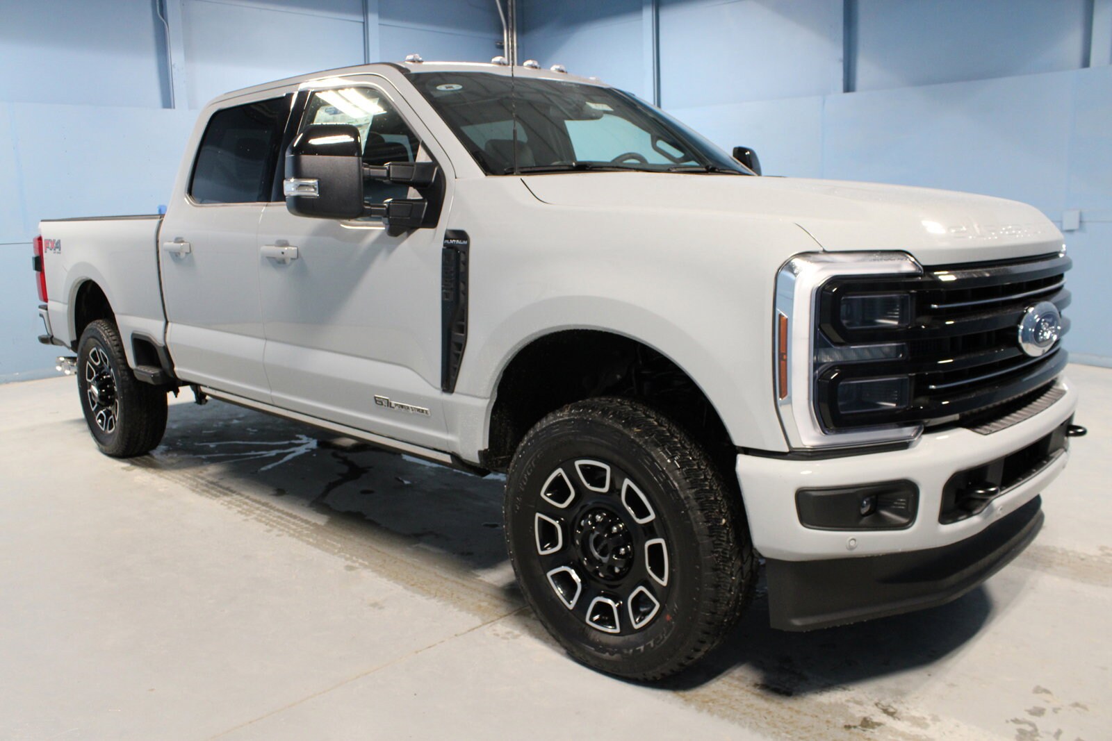 2025 Ford F-250 Platinum photo 2