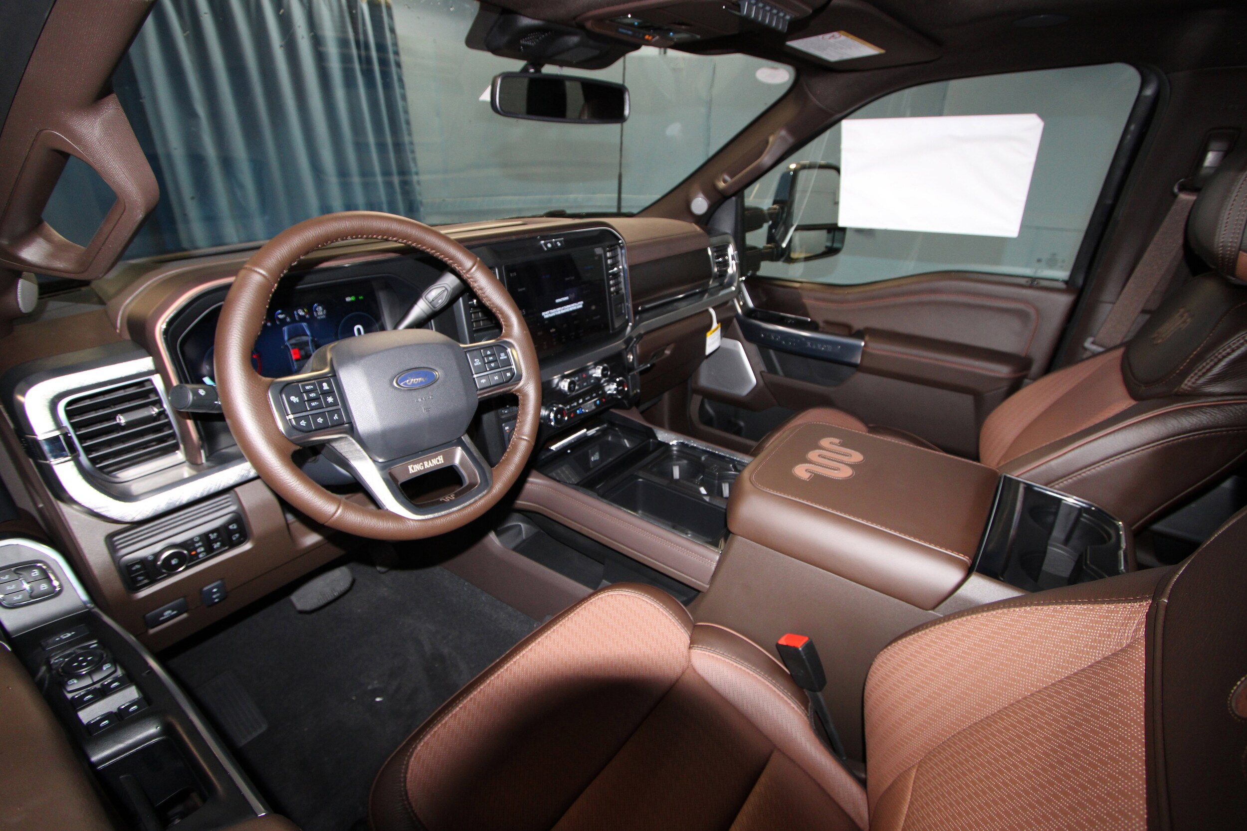 2025 Ford F-350 King Ranch photo 2