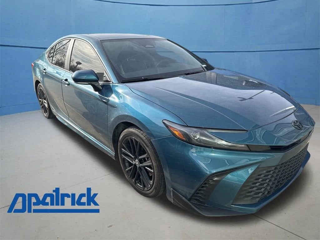 2025 Toyota Camry SE's photo