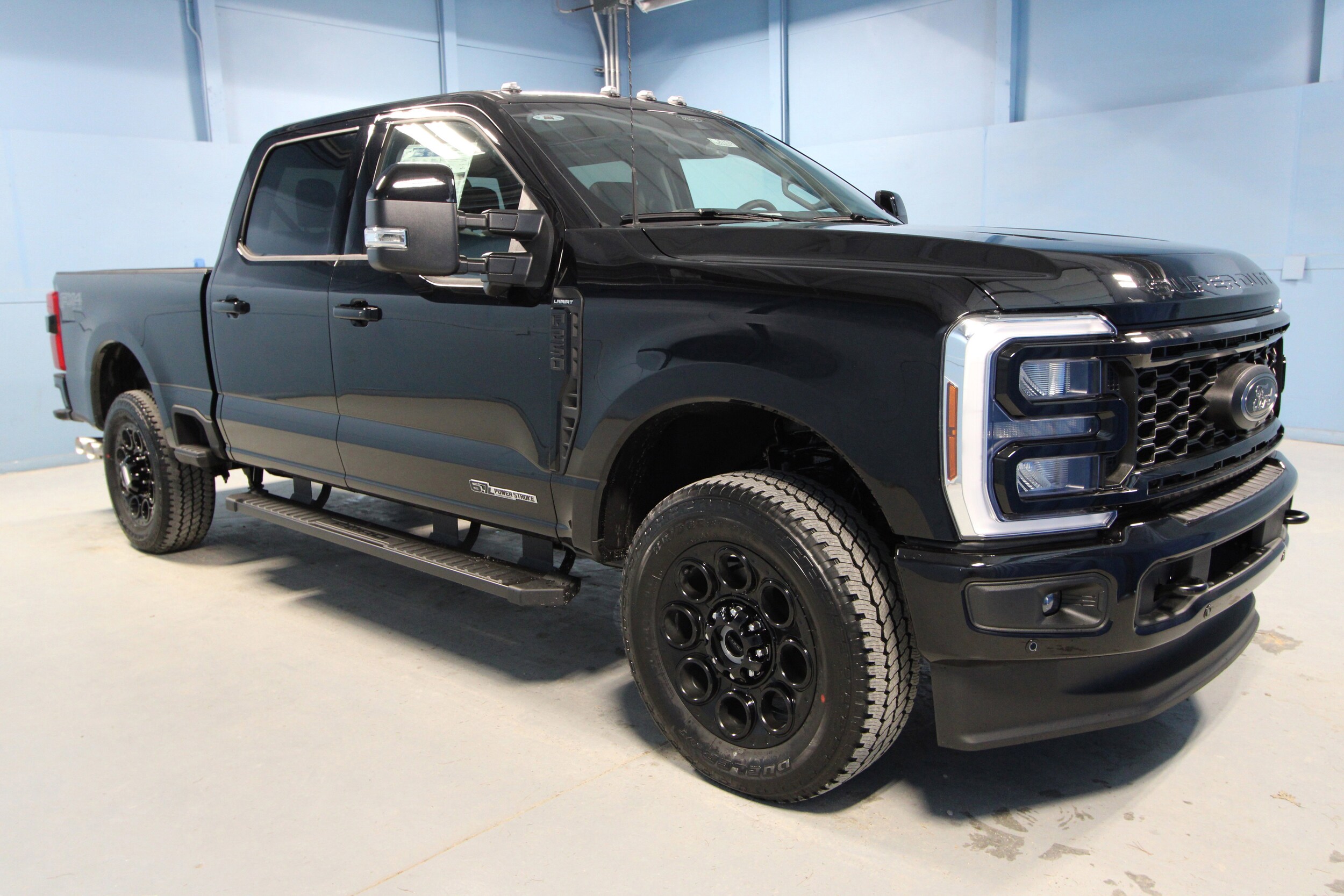 2025 Ford F-250 Lariat photo 2