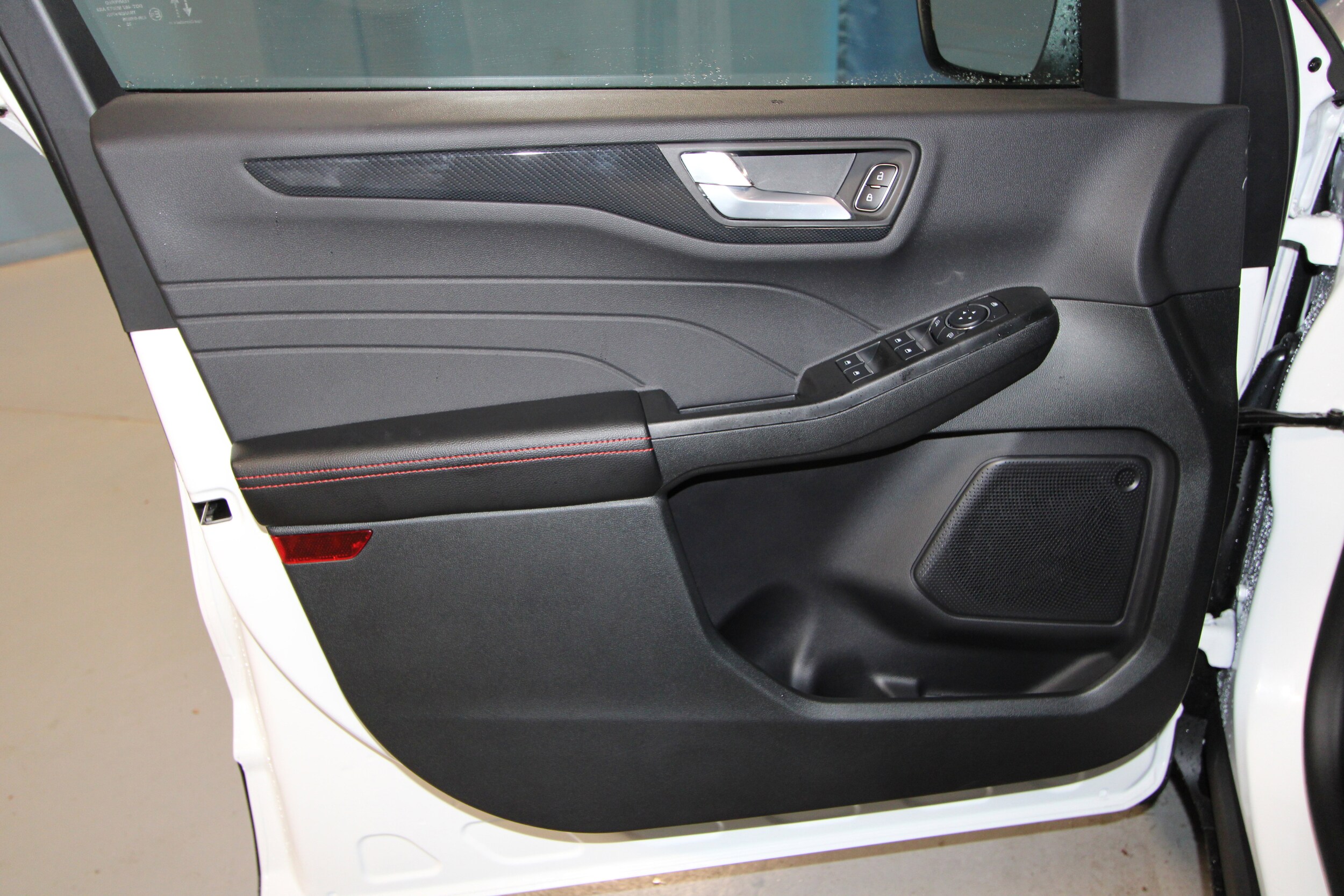 2025 Ford Escape ST-Line photo 4