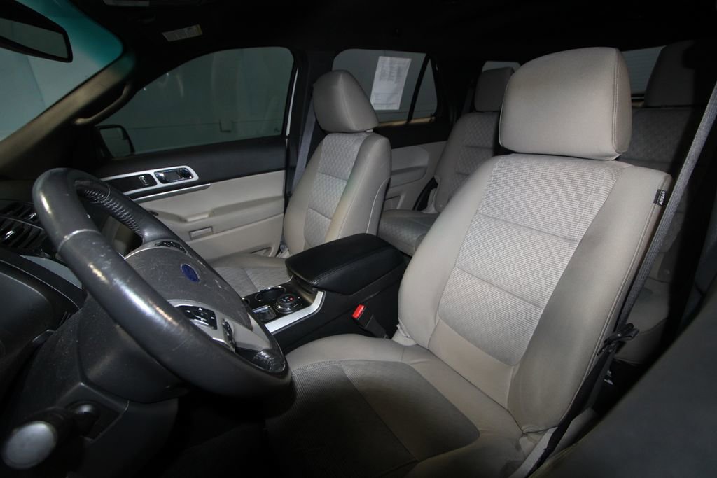 2011 Ford Explorer XLT Sport photo 3