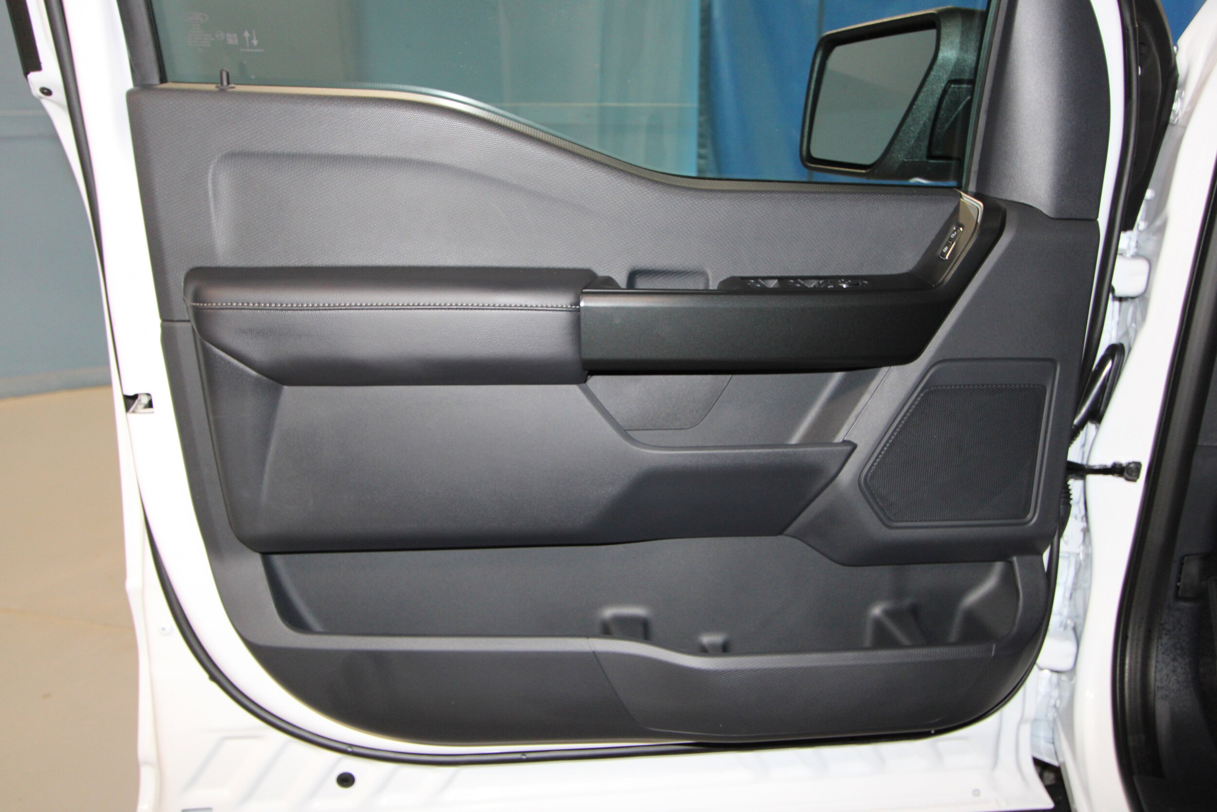 2025 Ford F-150 STX photo 4