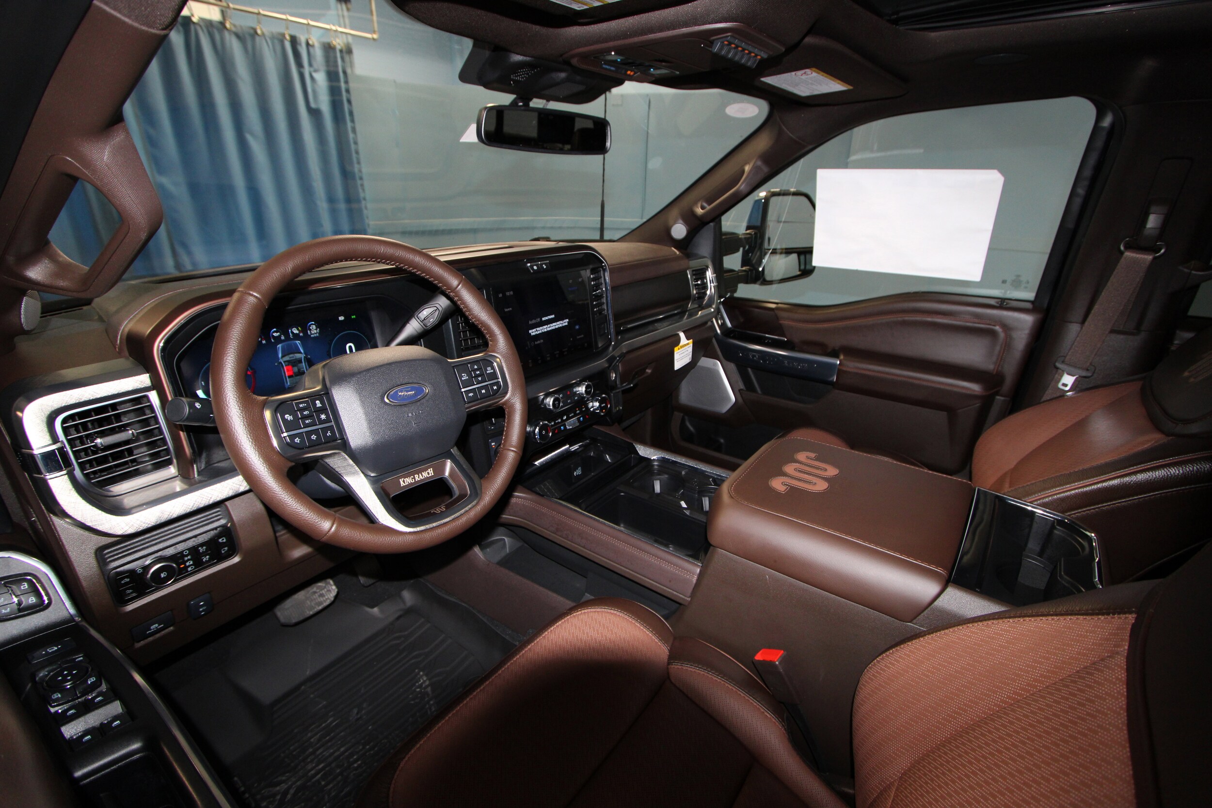 2025 Ford F-250 King Ranch photo 2
