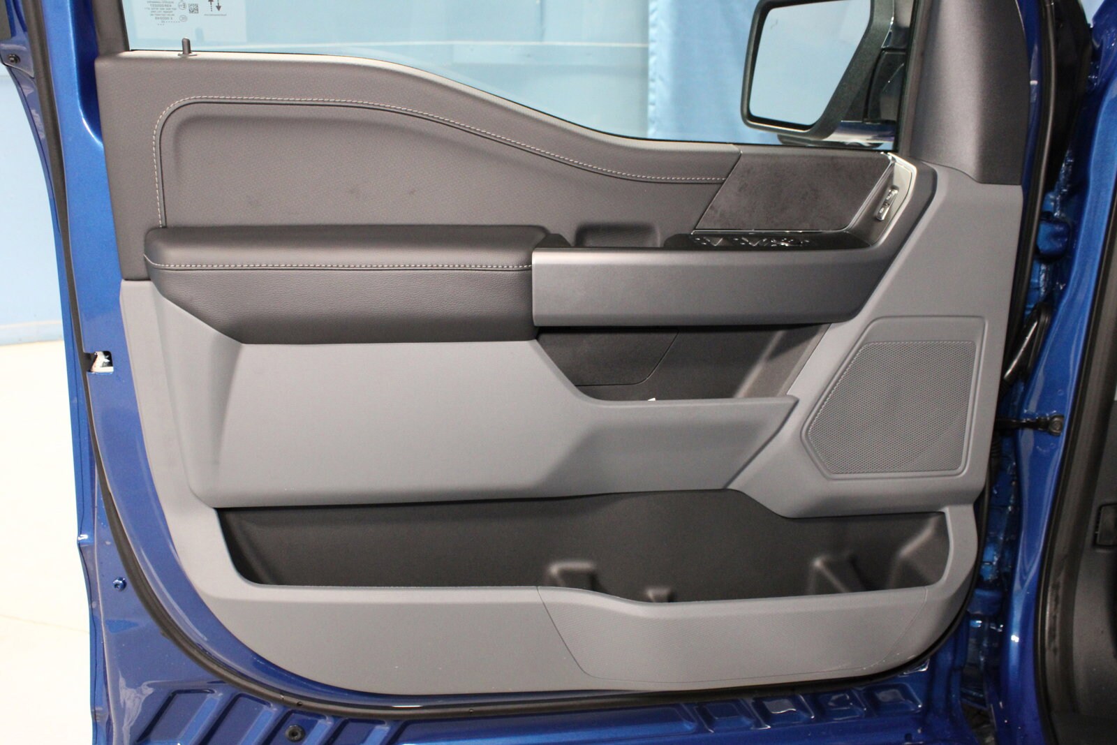 2025 Ford F-150 XLT photo 4