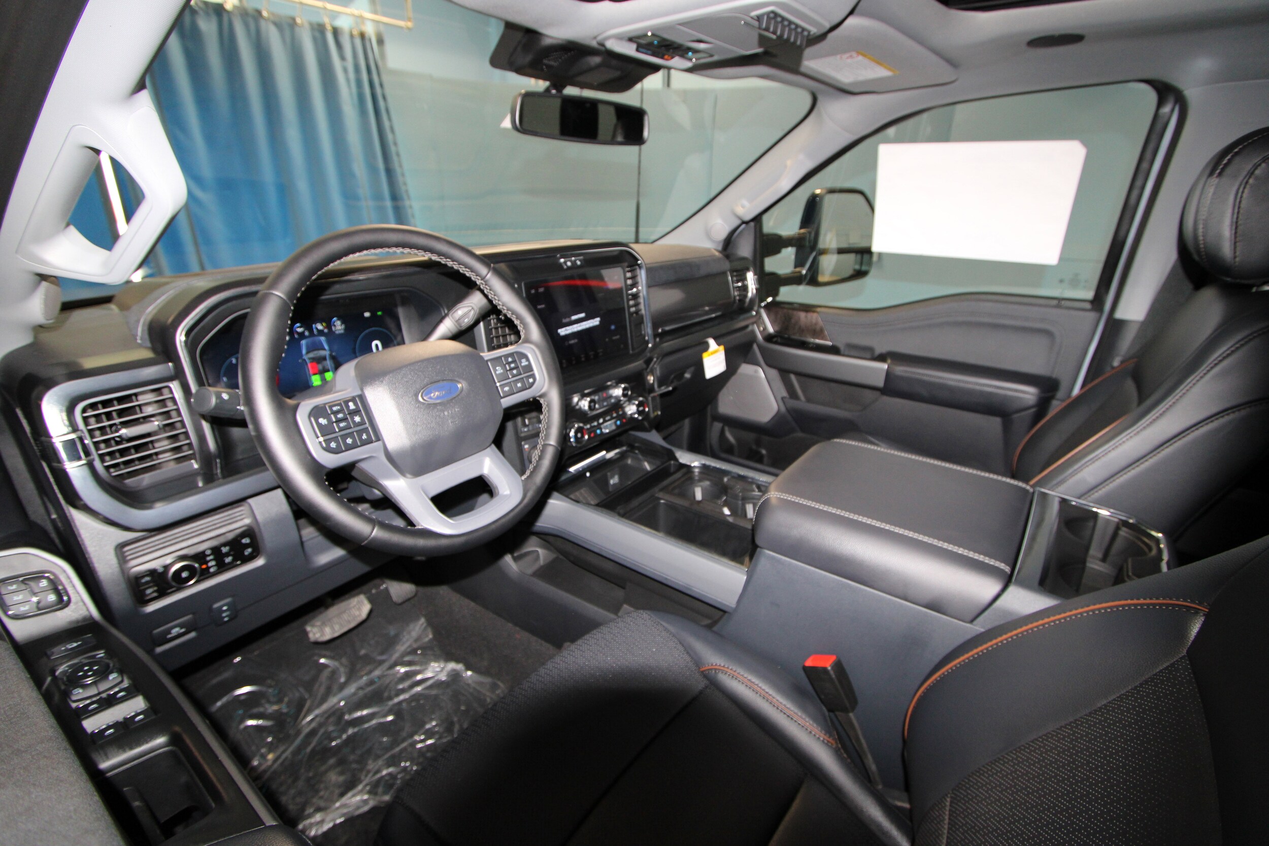 2025 Ford F-250 Lariat photo 2