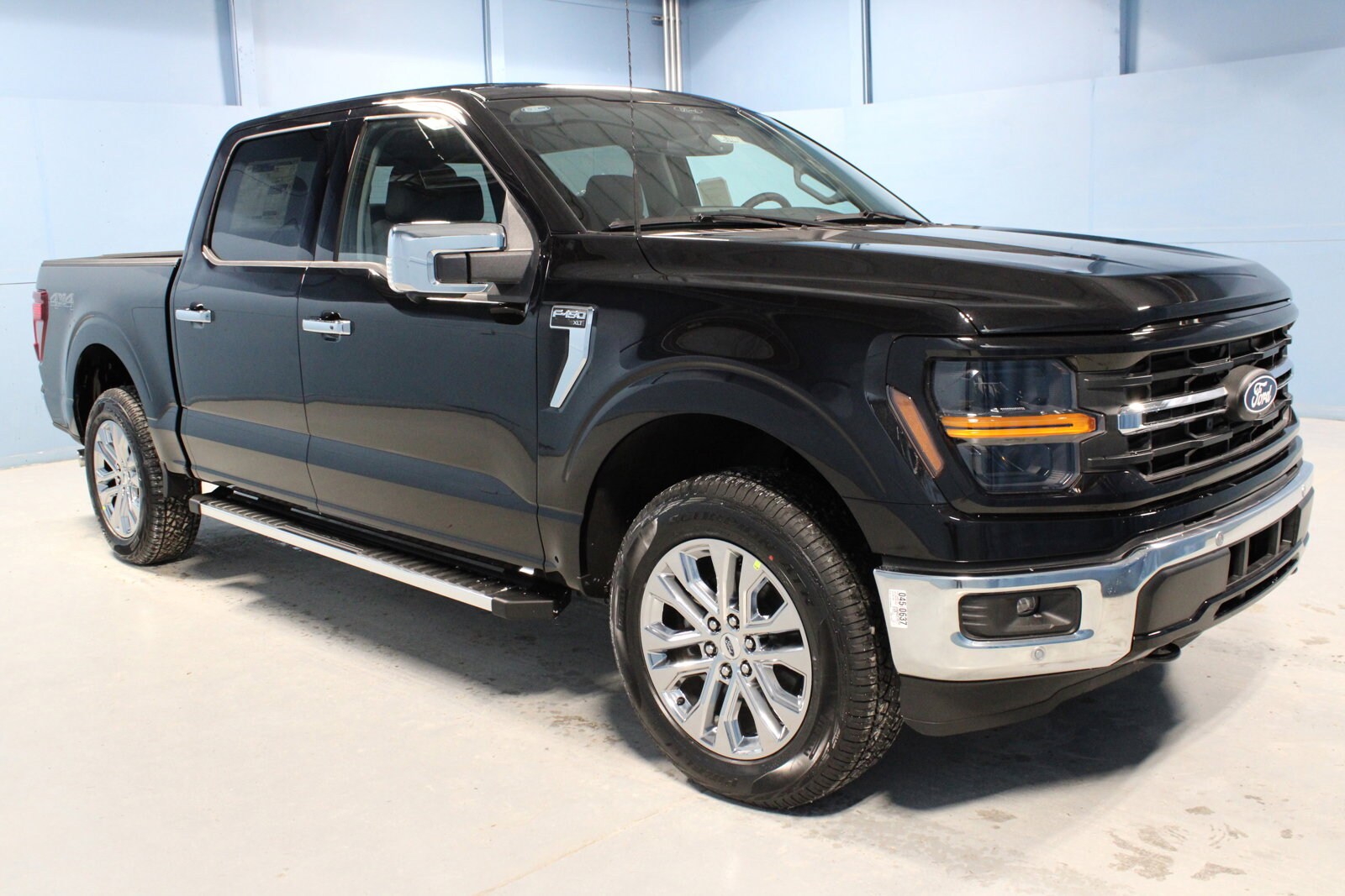 2025 Ford F-150 XLT photo 2