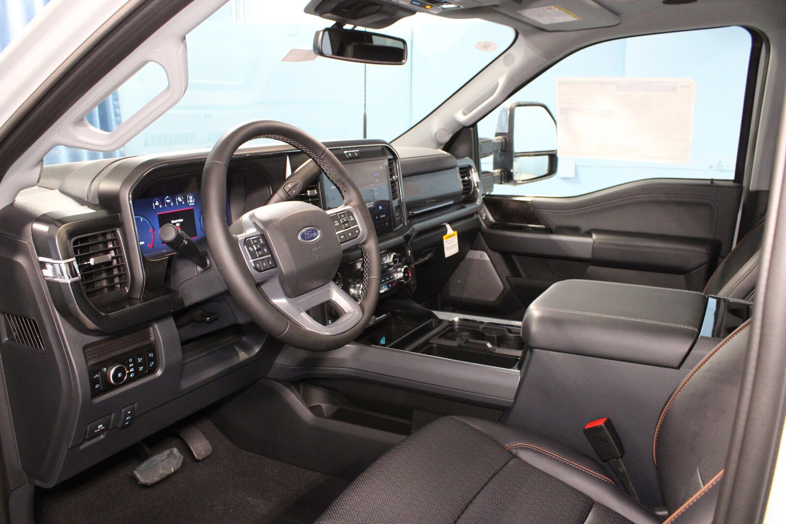 2025 Ford F-350 Lariat photo 2
