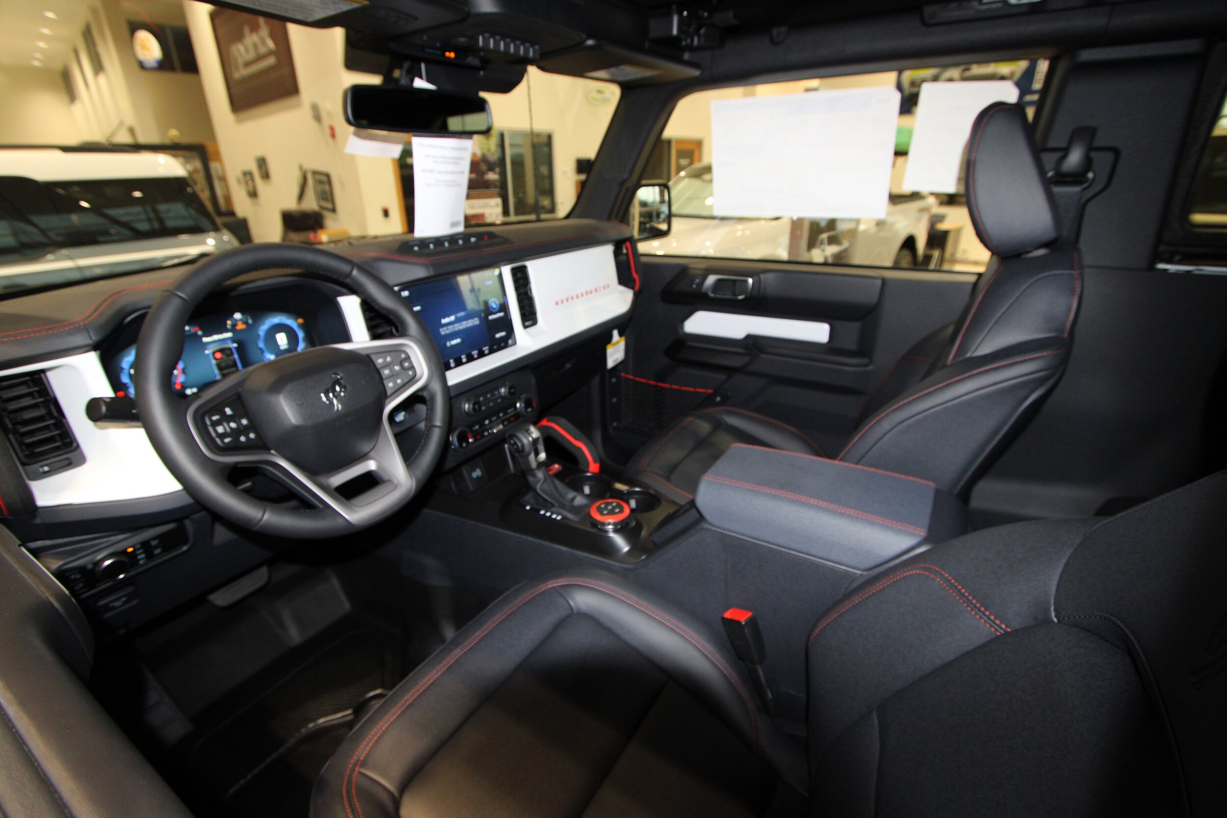 2025 Ford Bronco First Edition photo 2