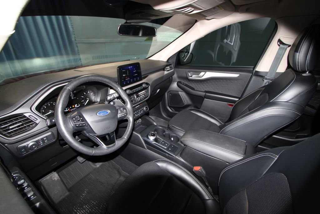 2020 Ford Escape SEL Sport photo 2