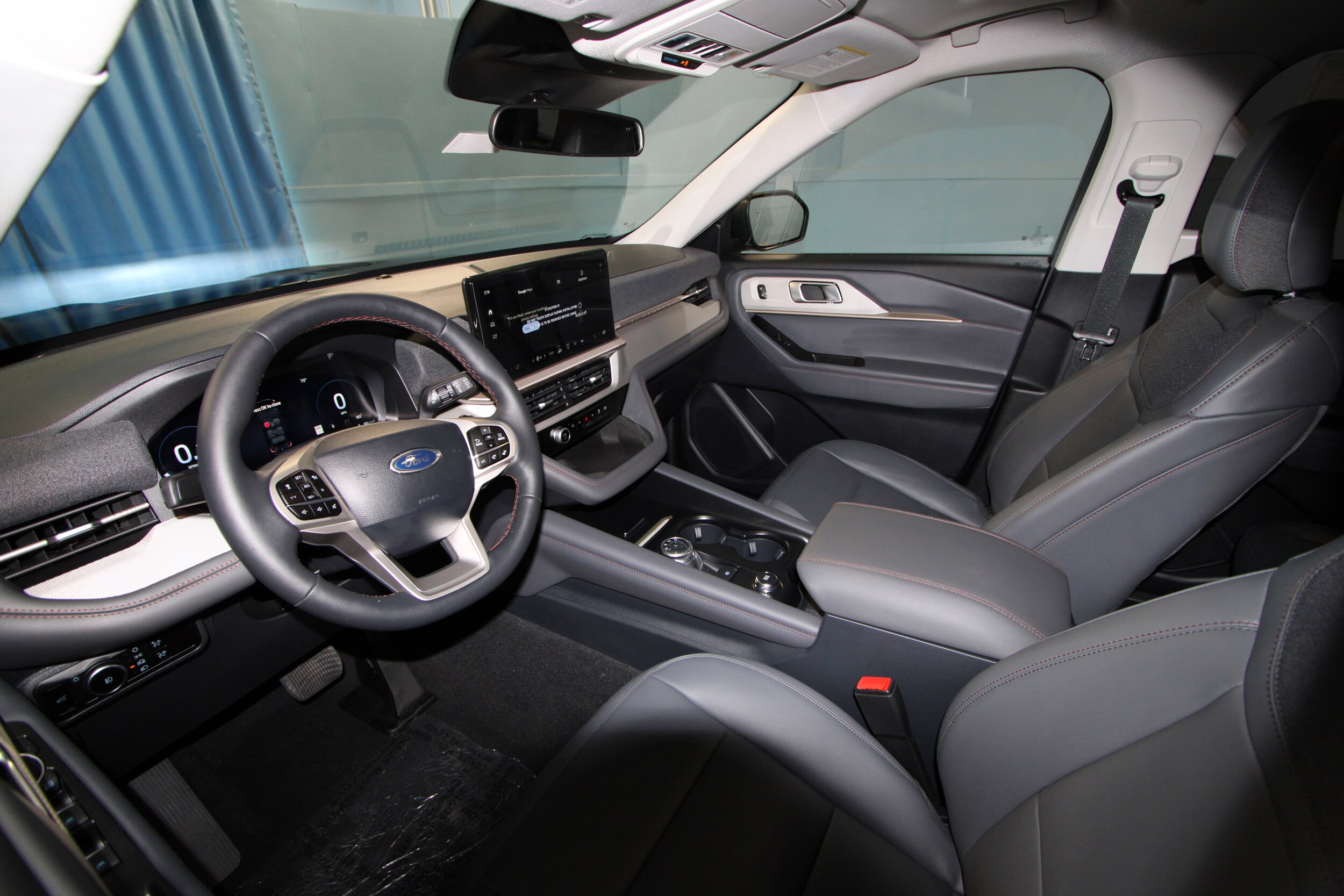 2025 Ford Explorer photo 2