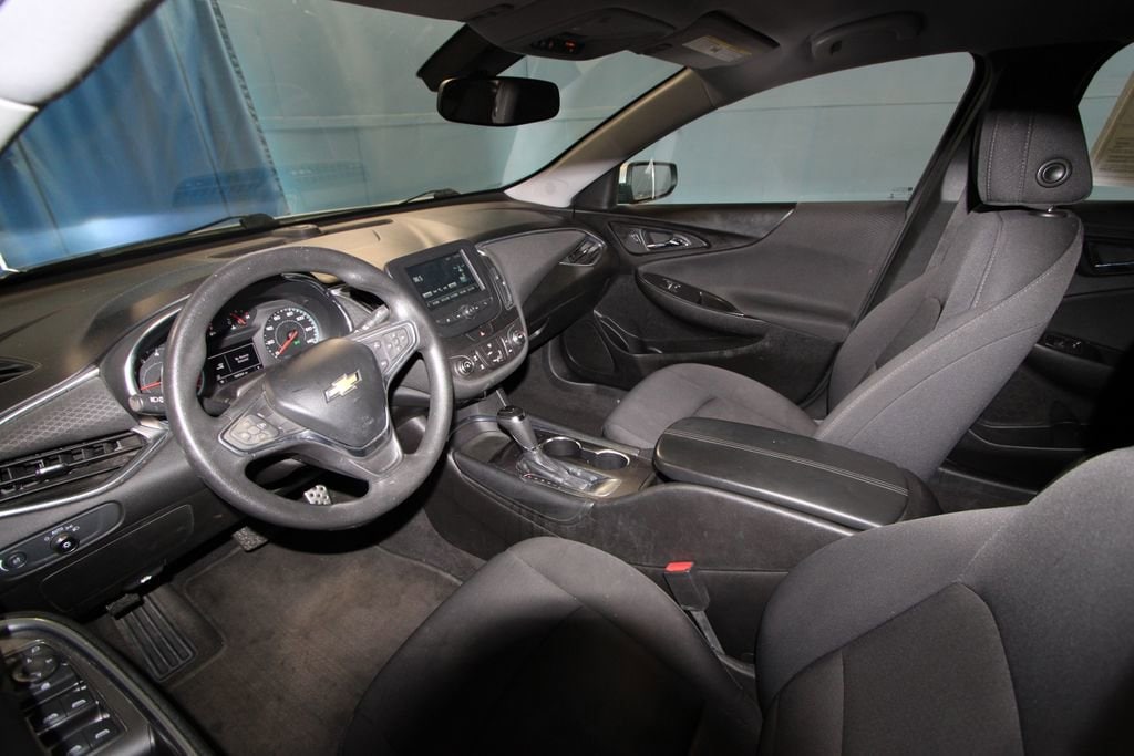 Used 2016 Chevrolet Malibu 1LT with VIN 1G1ZE5ST4GF255232 for sale in Evansville, IN