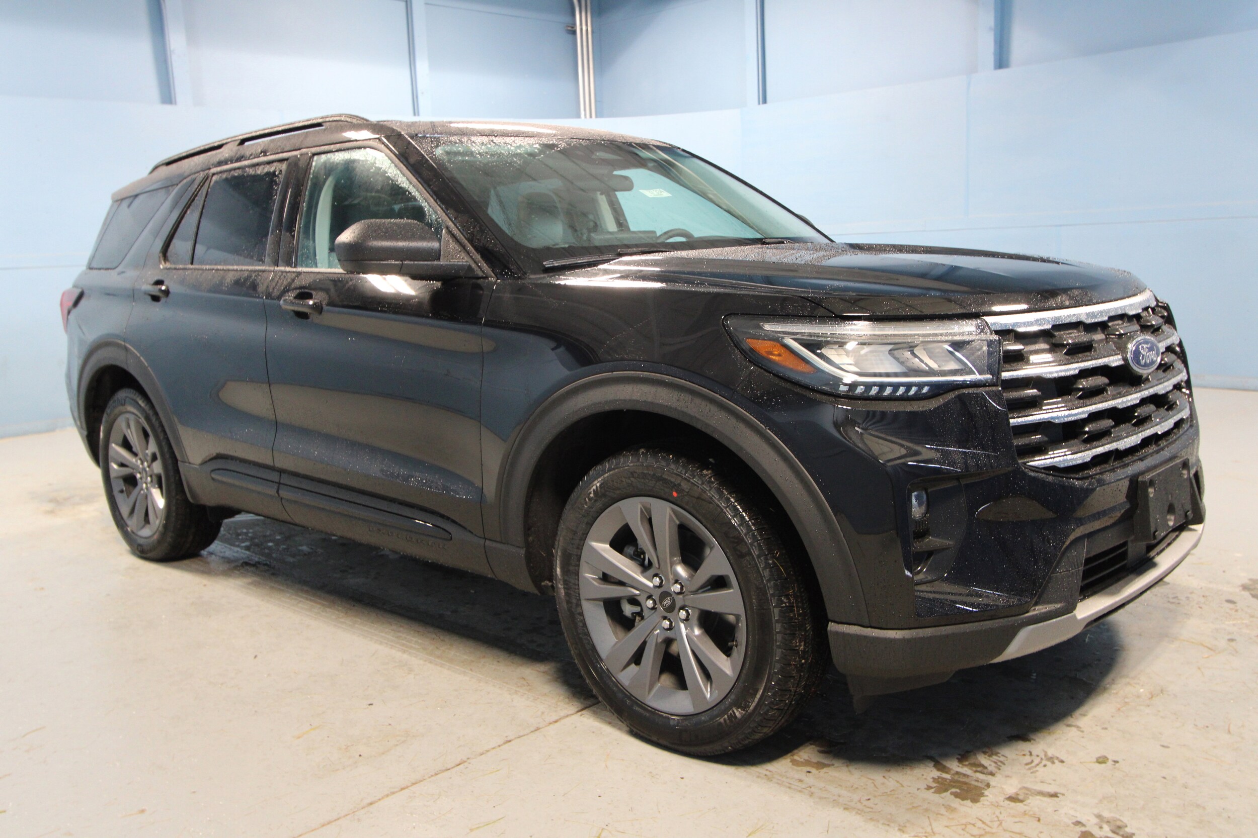 2026 Ford Explorer photo 2