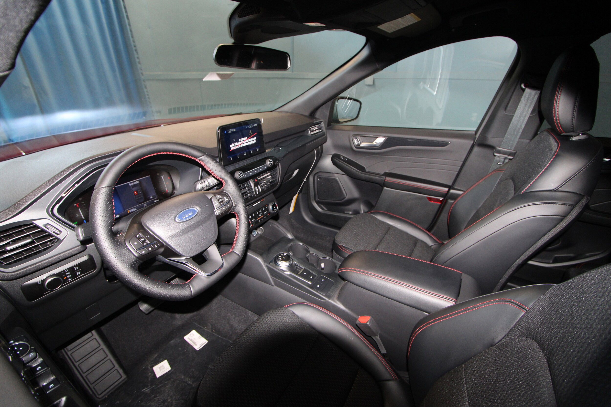 2025 Ford Escape ST-Line photo 2