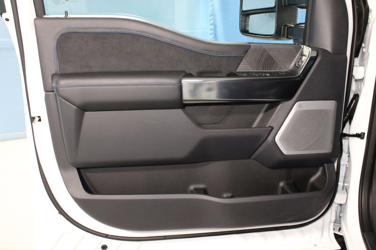 2025 Ford F-250 Platinum photo 4