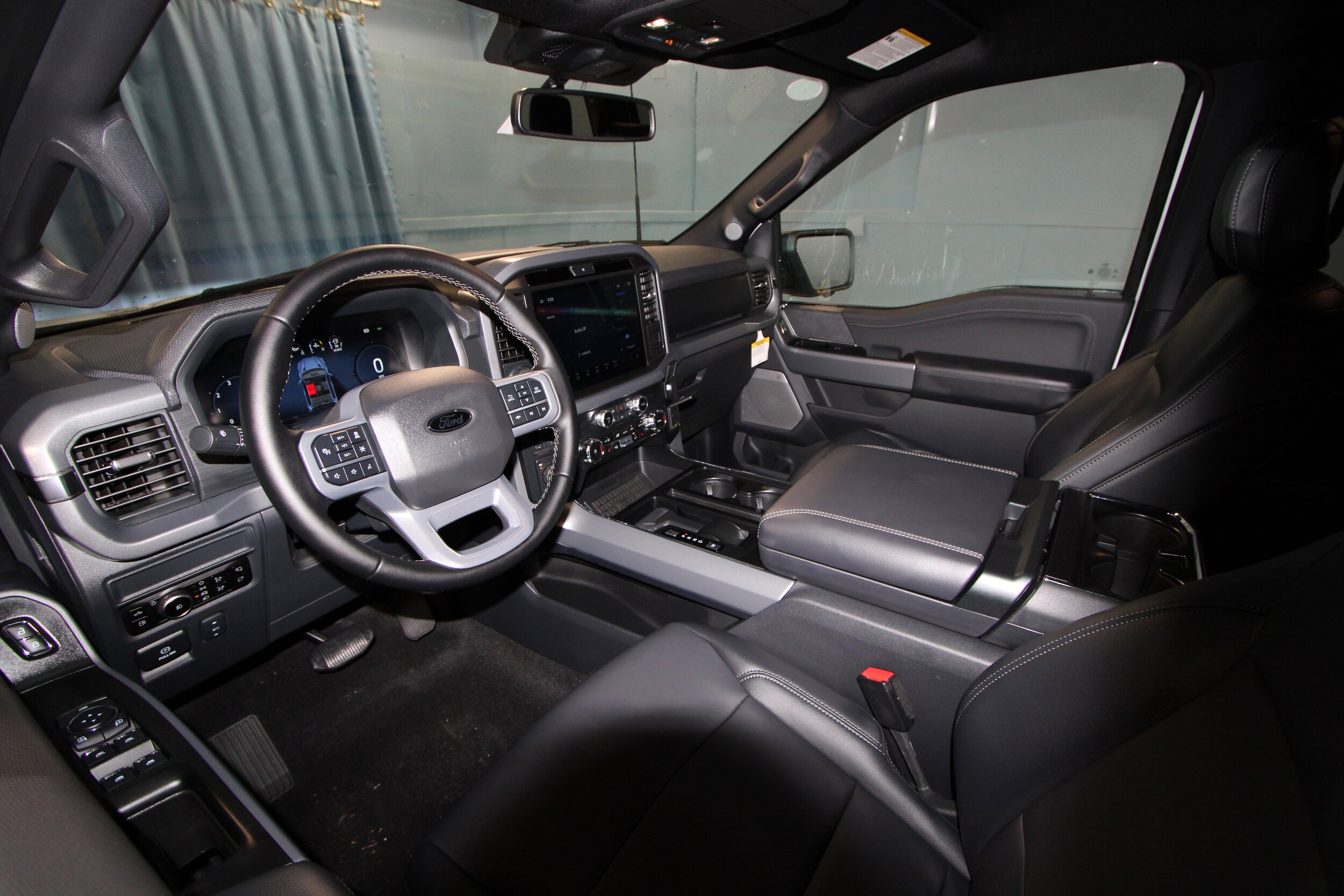 2025 Ford F-150 XLT photo 2